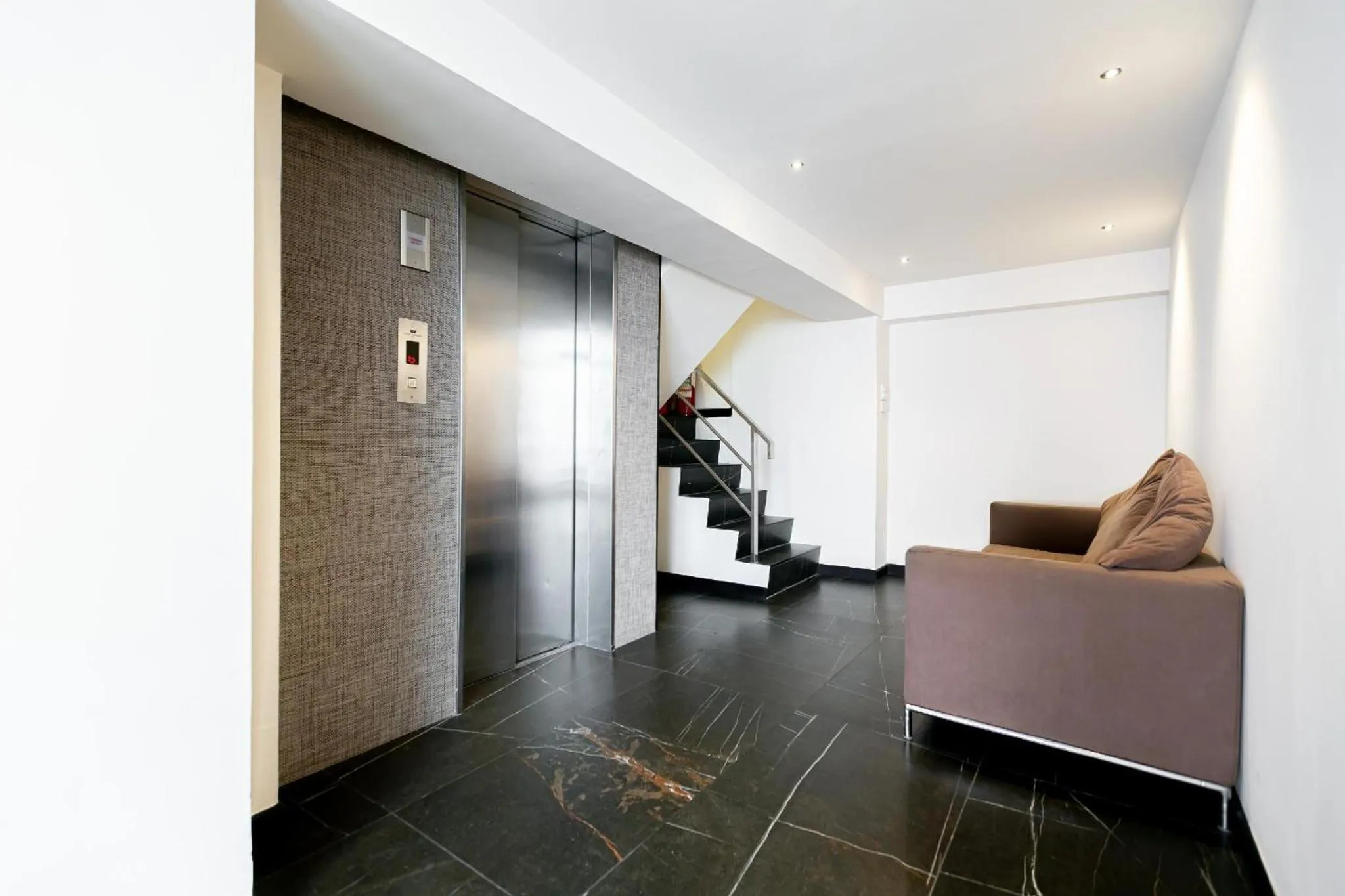 Area and facilities in Uno Express