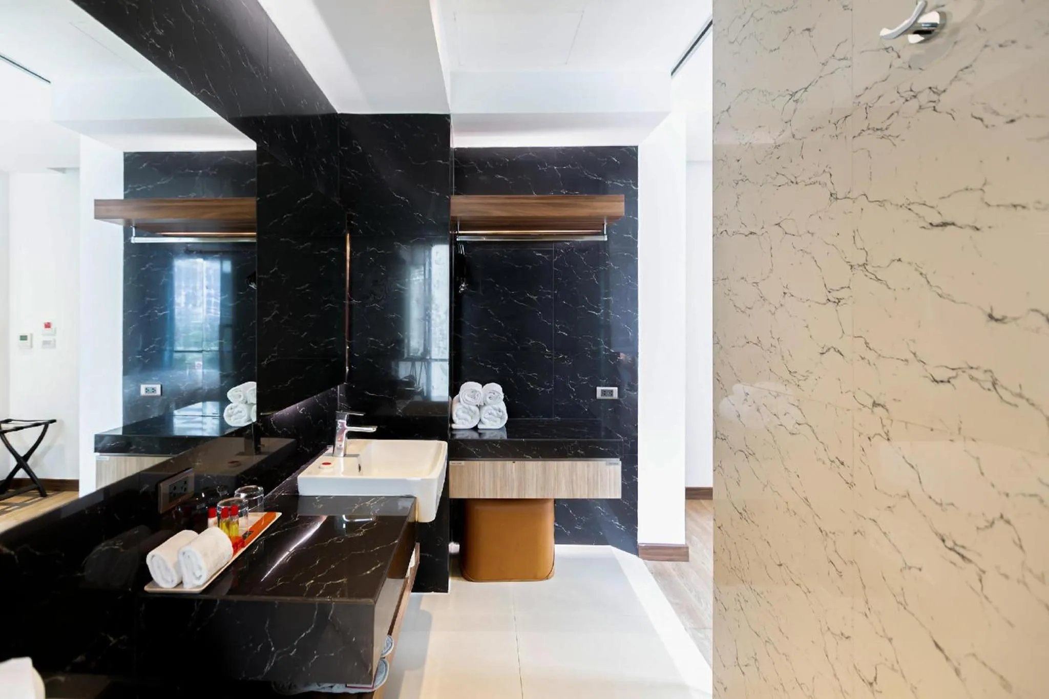 Bathroom in Uno Express