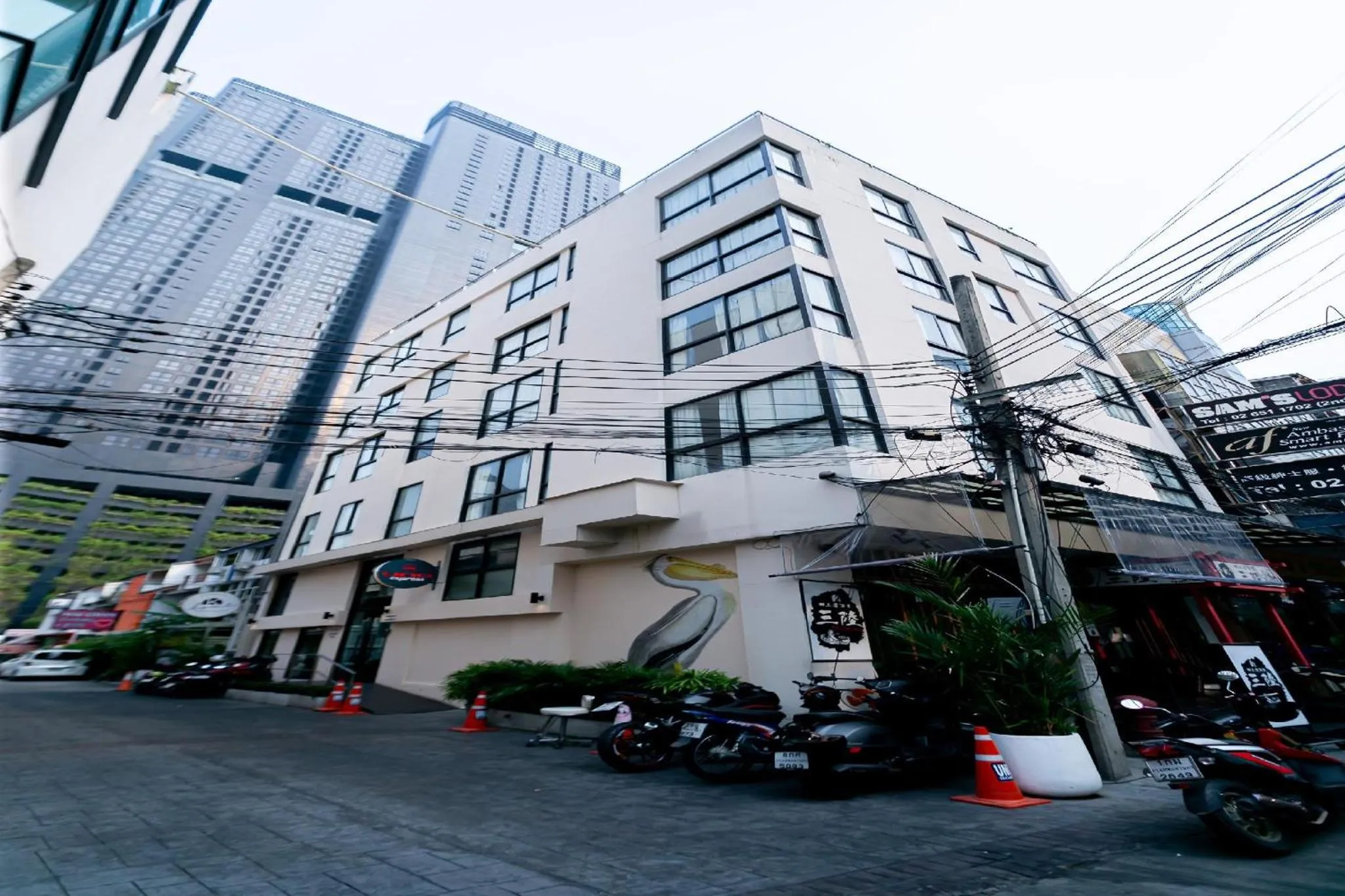 Facade/entrance in Uno Express