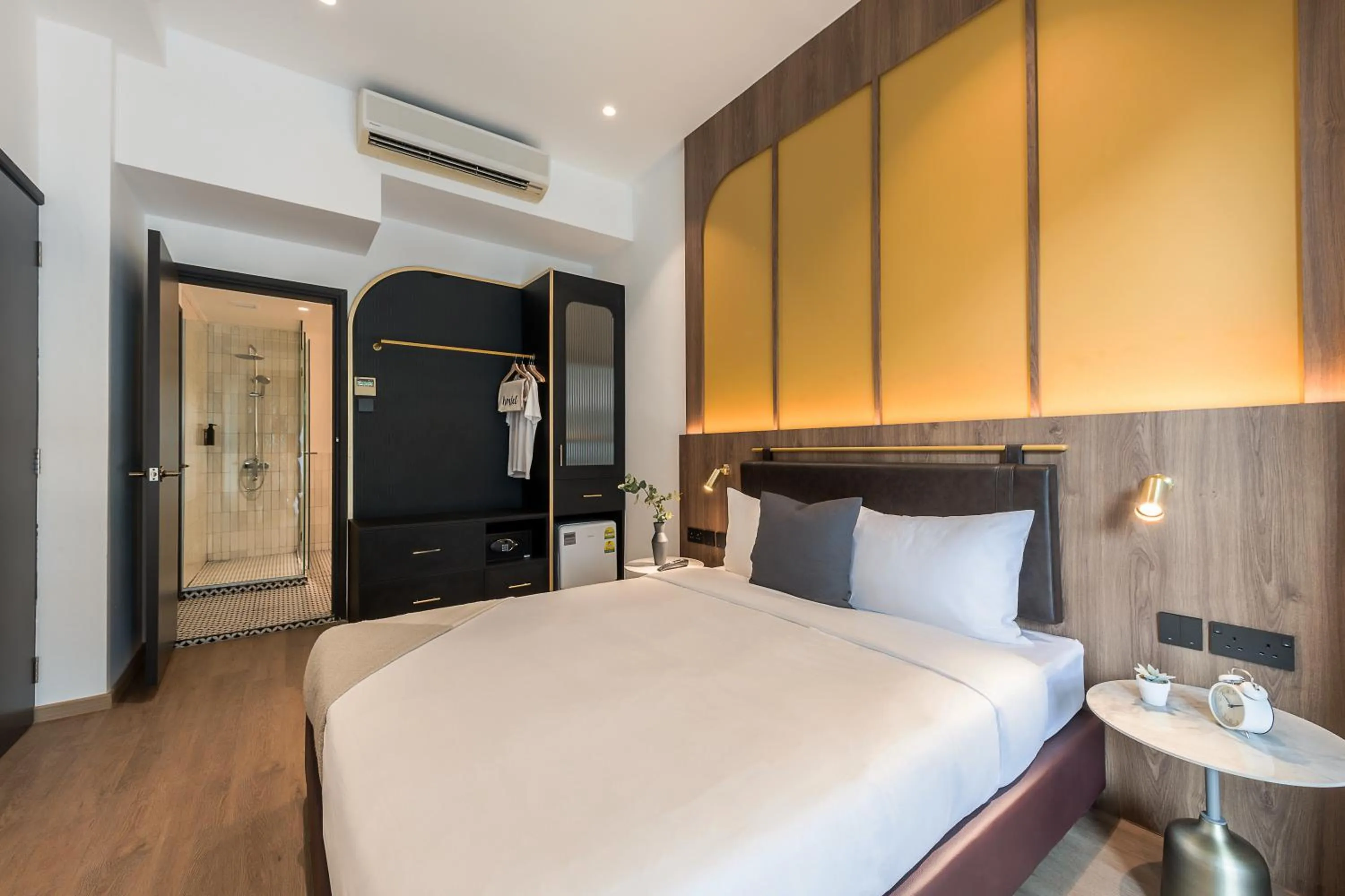 Photo of the whole room, Bed in Owen House by Habyt