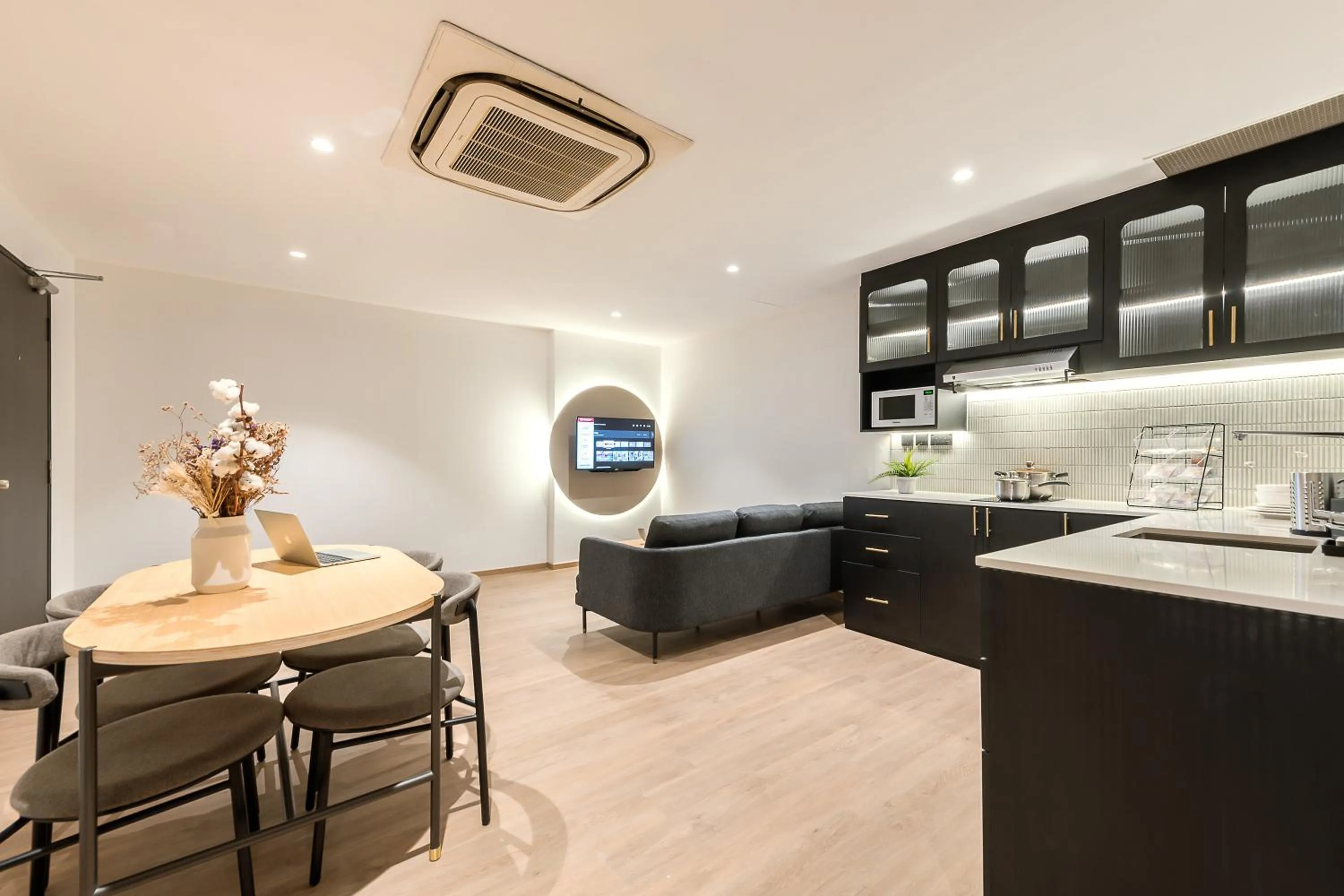 Communal lounge/ TV room in Owen House by Habyt