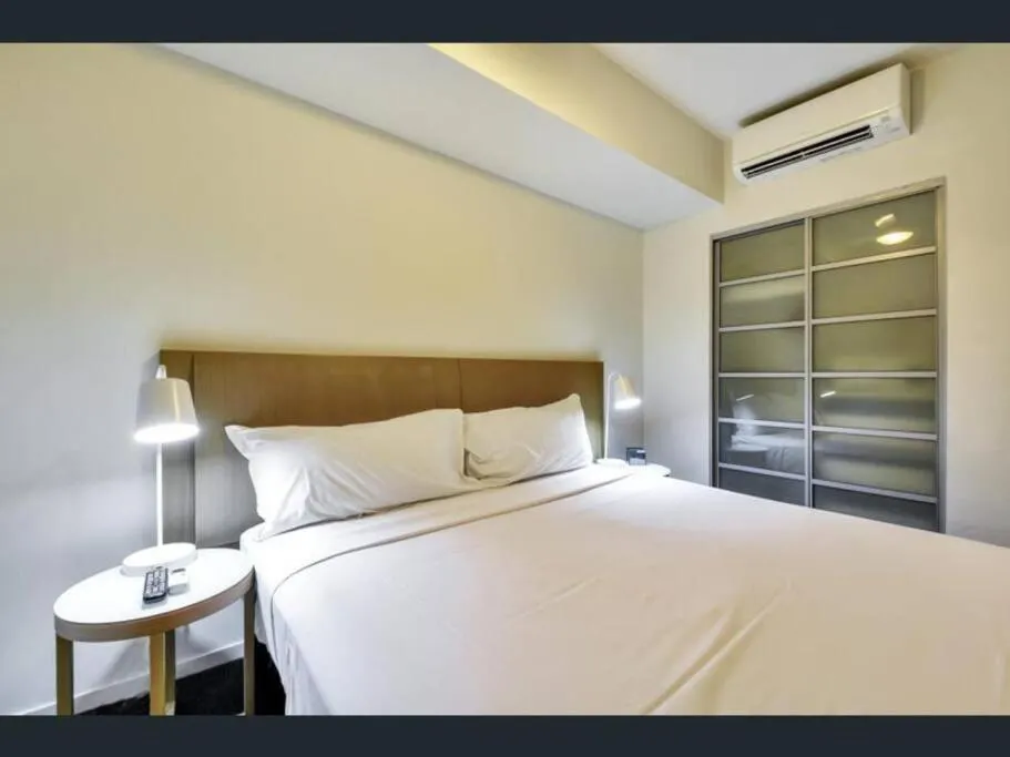 Bed in Pandanas Apt 3 (Darwin CBD, Harbour views)