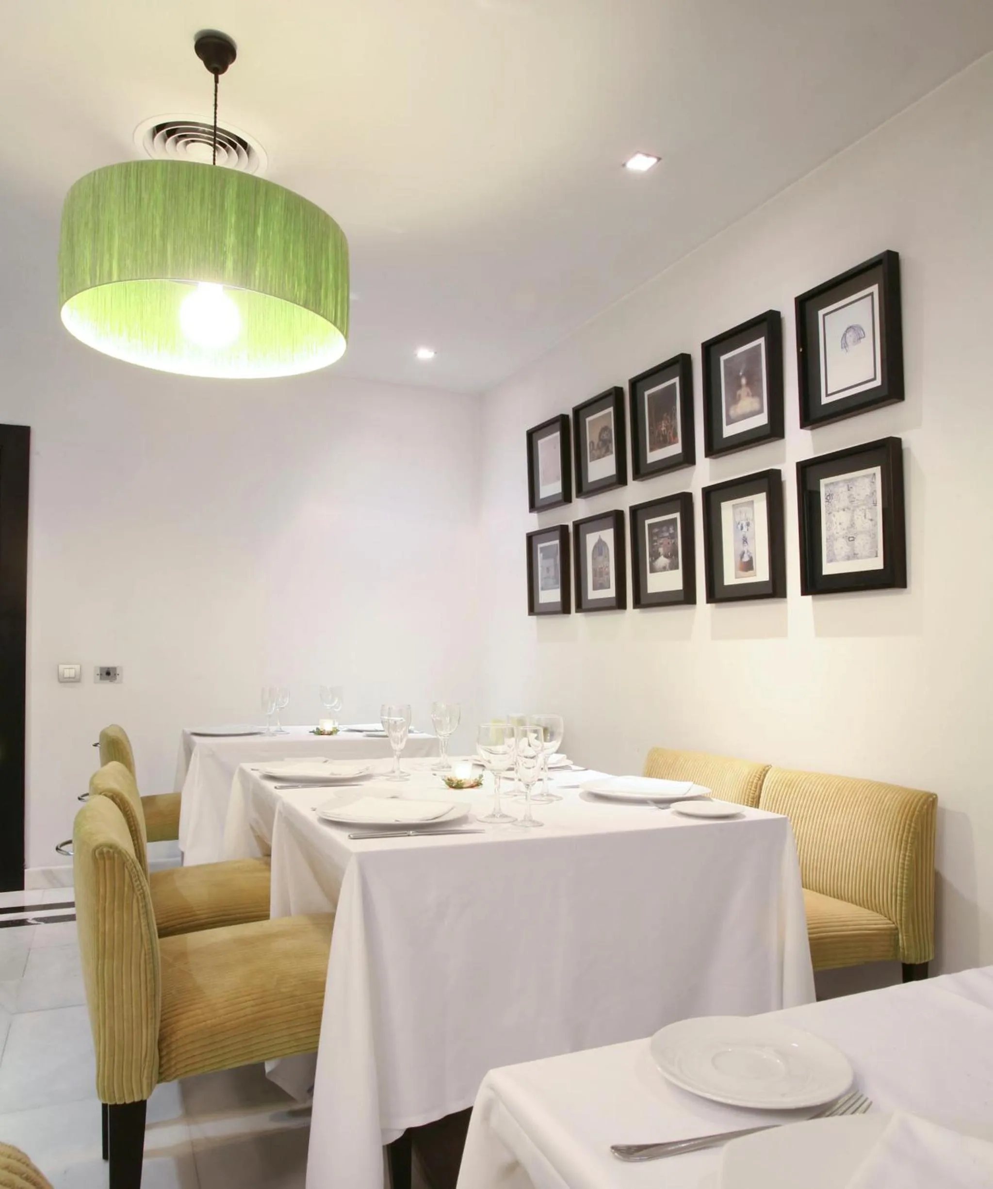 Restaurant/places to eat in Hotel Meninas - Boutique Opera