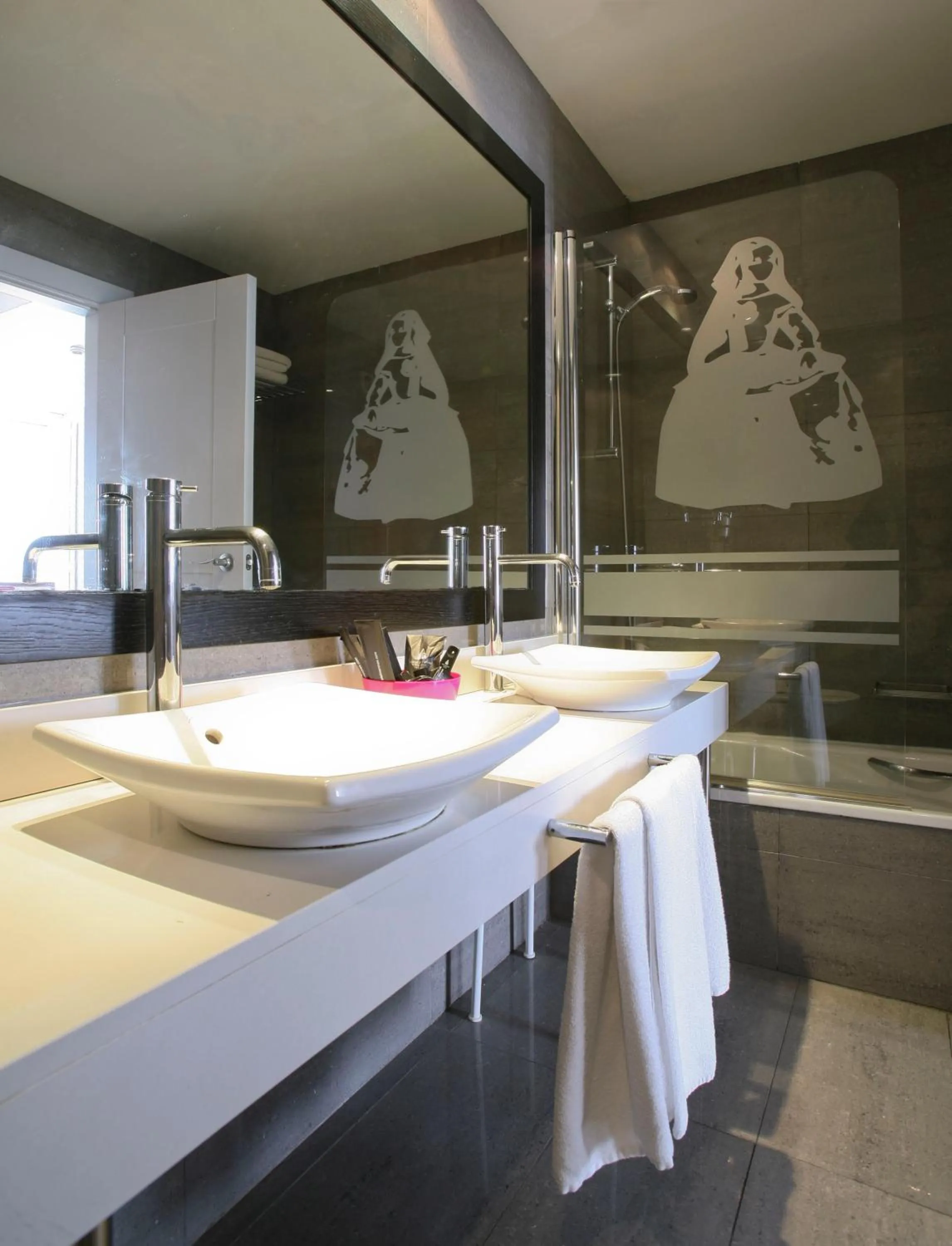 Bathroom in Hotel Meninas - Boutique Opera