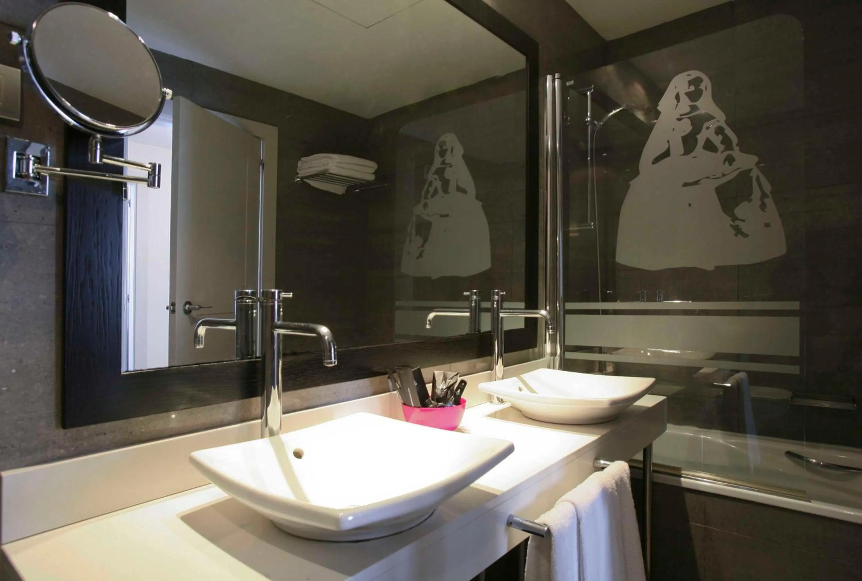 Bathroom in Hotel Meninas - Boutique Opera