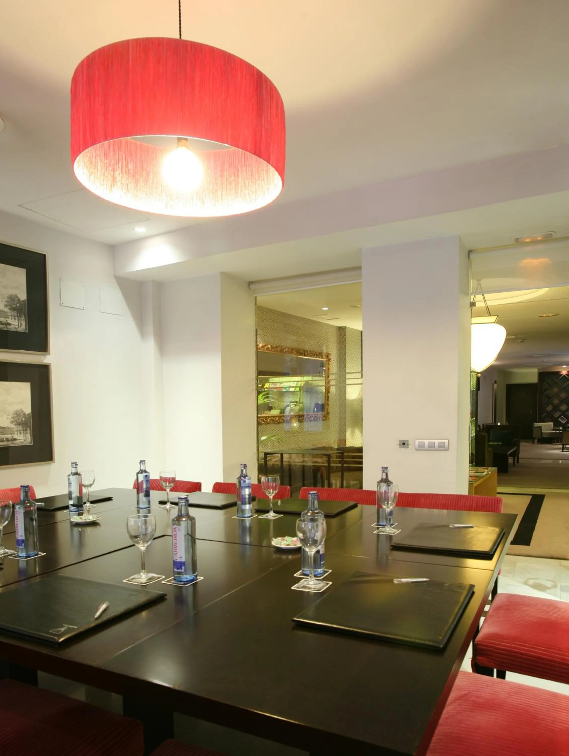 Business facilities in Hotel Meninas - Boutique Opera