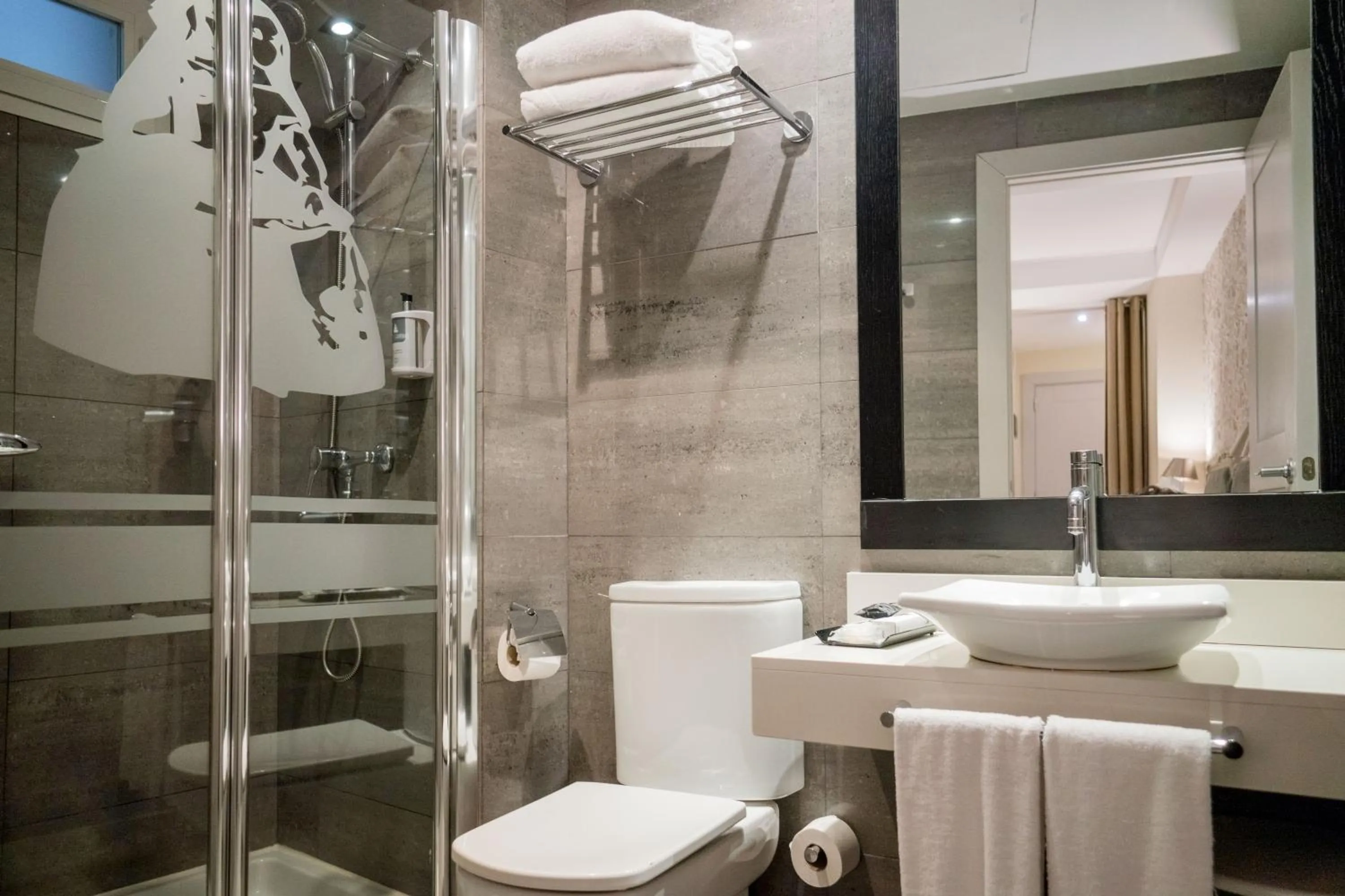 Shower in Hotel Meninas - Boutique Opera