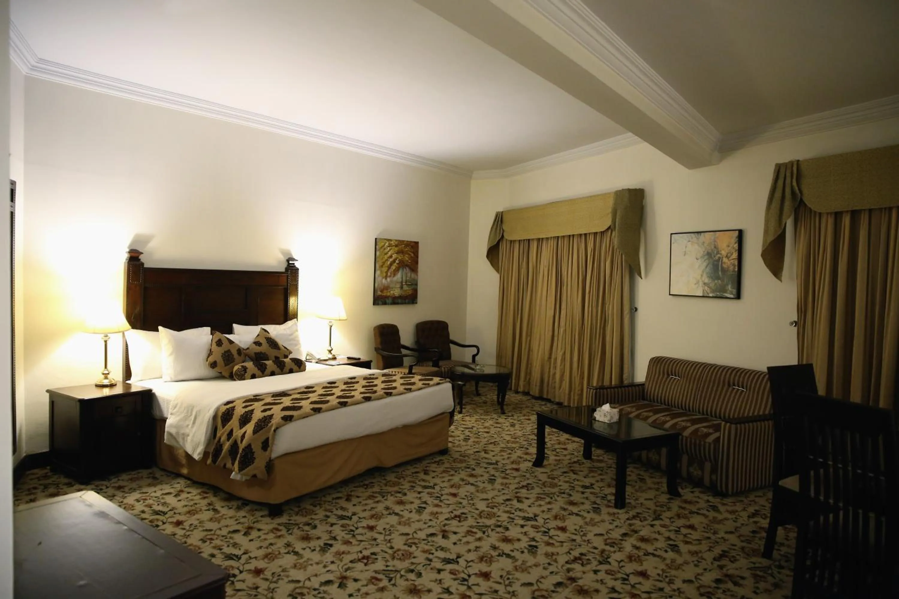 Bedroom, Bed in Hotel Hillview Islamabad