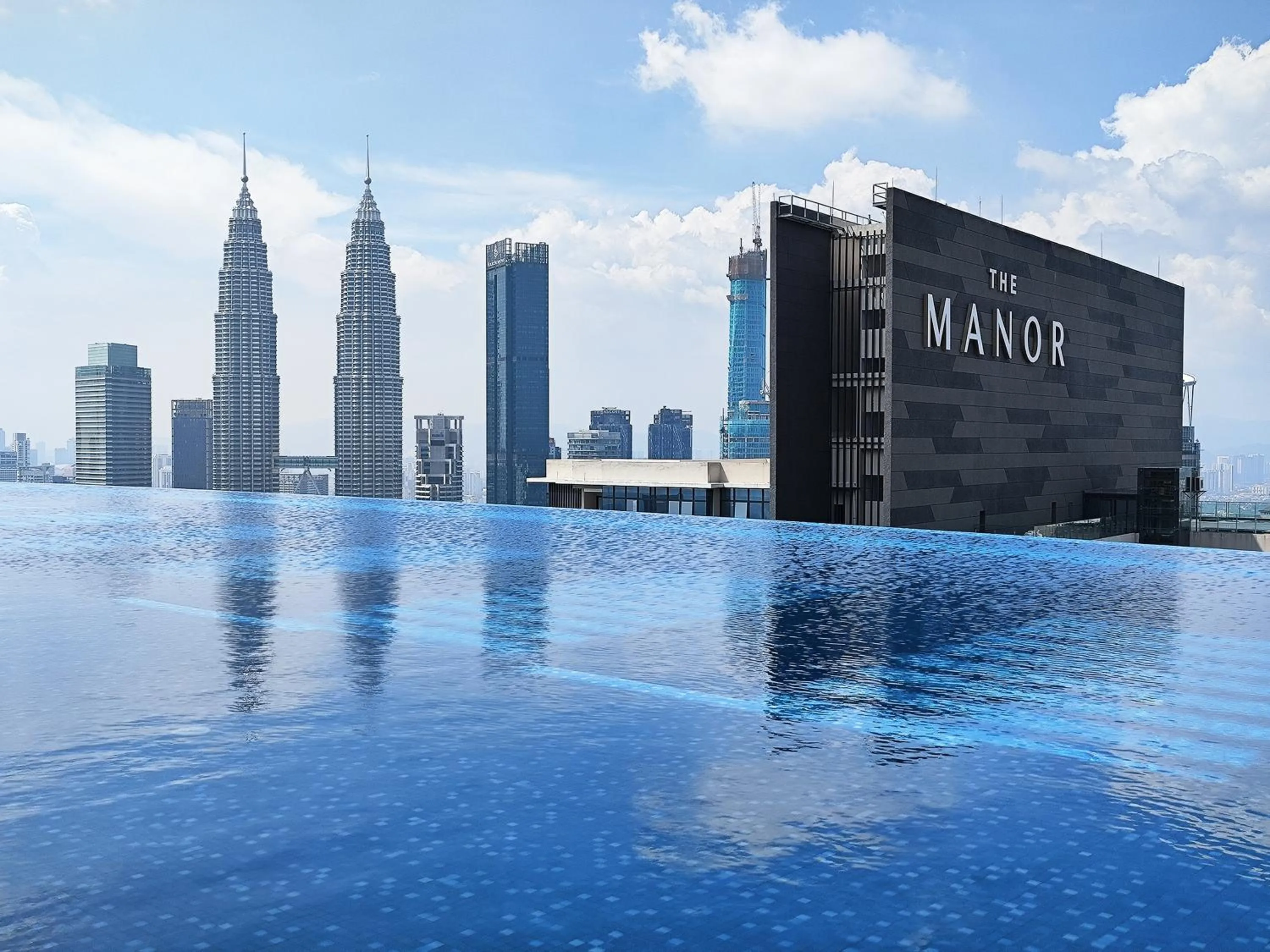 Swimming pool in Eaton Residences KLCC by WSD