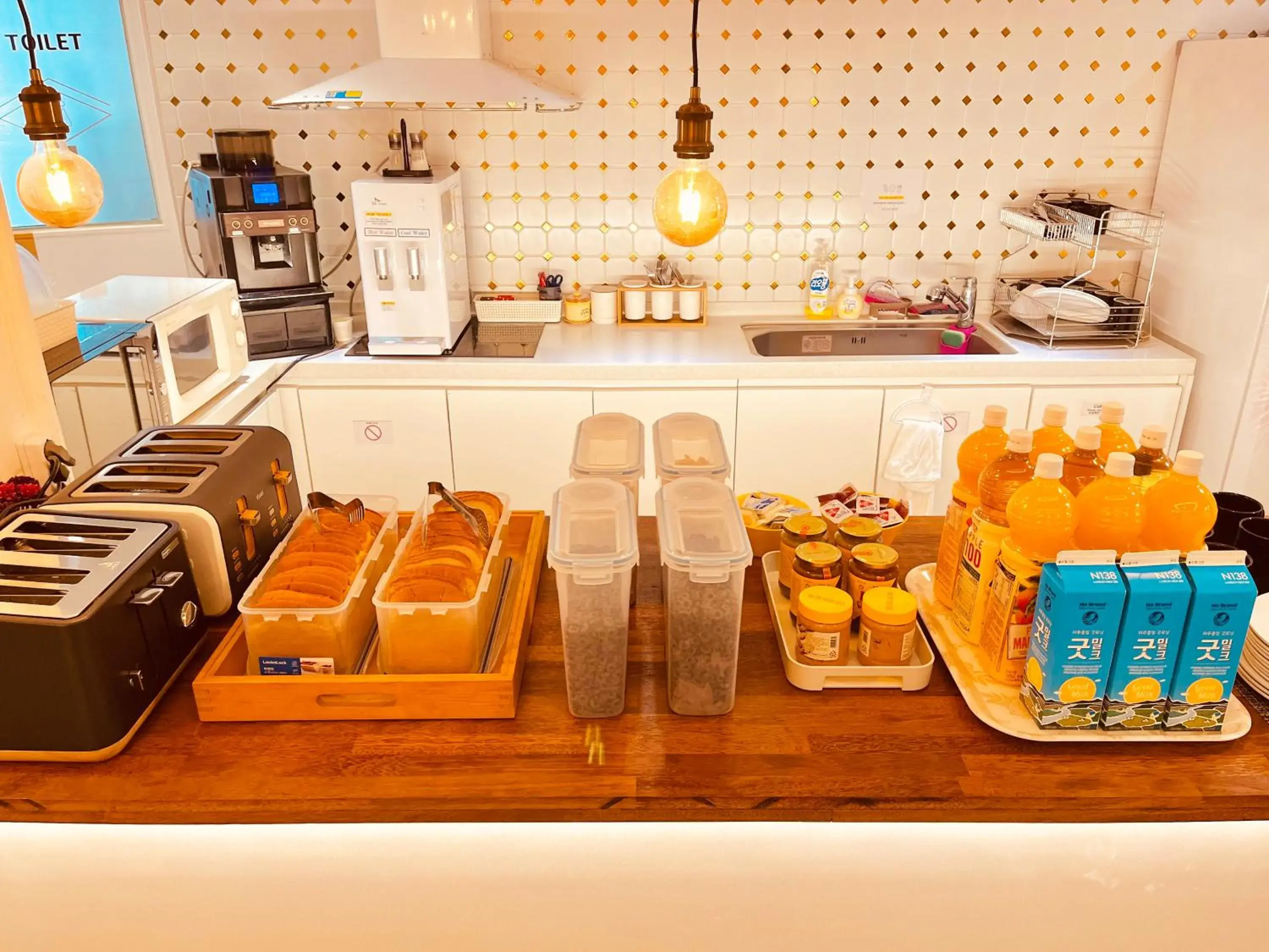 Buffet breakfast in OYO Hostel Myeongdong 5 Buffet breakfast in OYO Hostel Myeongdong 5