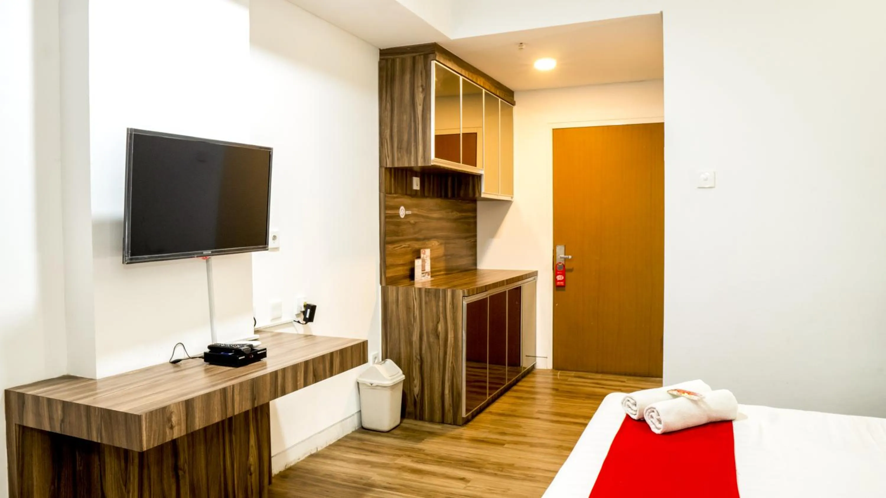 Shower, Bed in Menara One Hotel by Menara Santosa