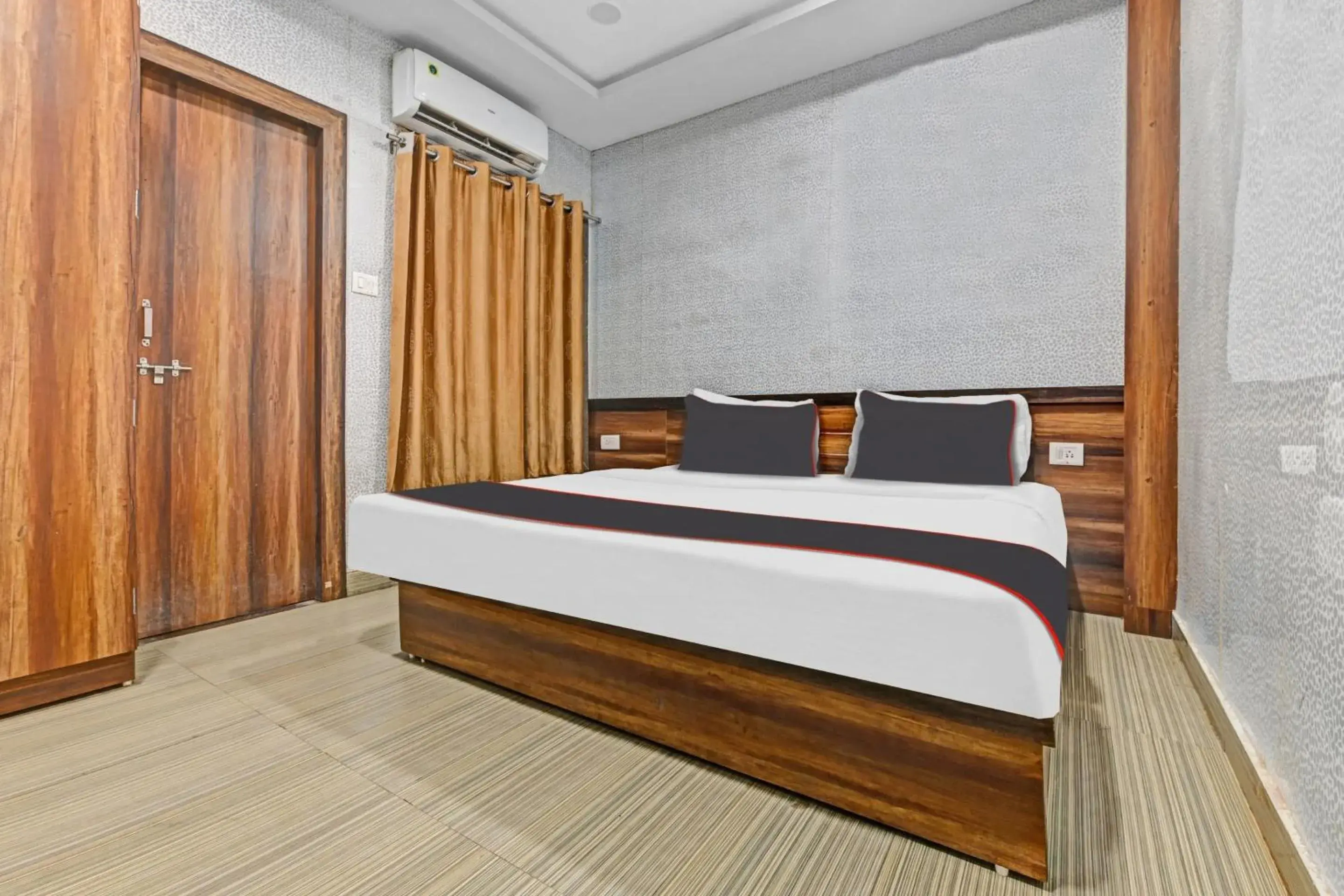 Classic Triple Room - single occupancy in Collection O Mohan Paradise Classic Triple Room - single occupancy in Collection O Mohan Paradise