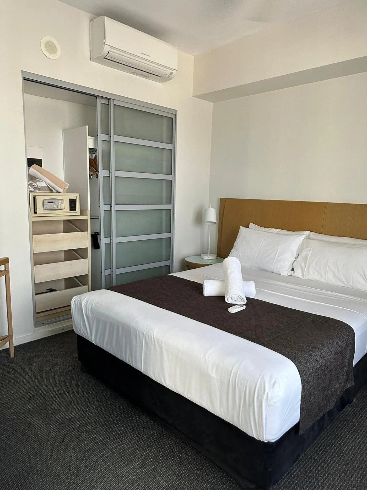 Pandanas Apt 5 15th fl Darwin CBD Harbor views
