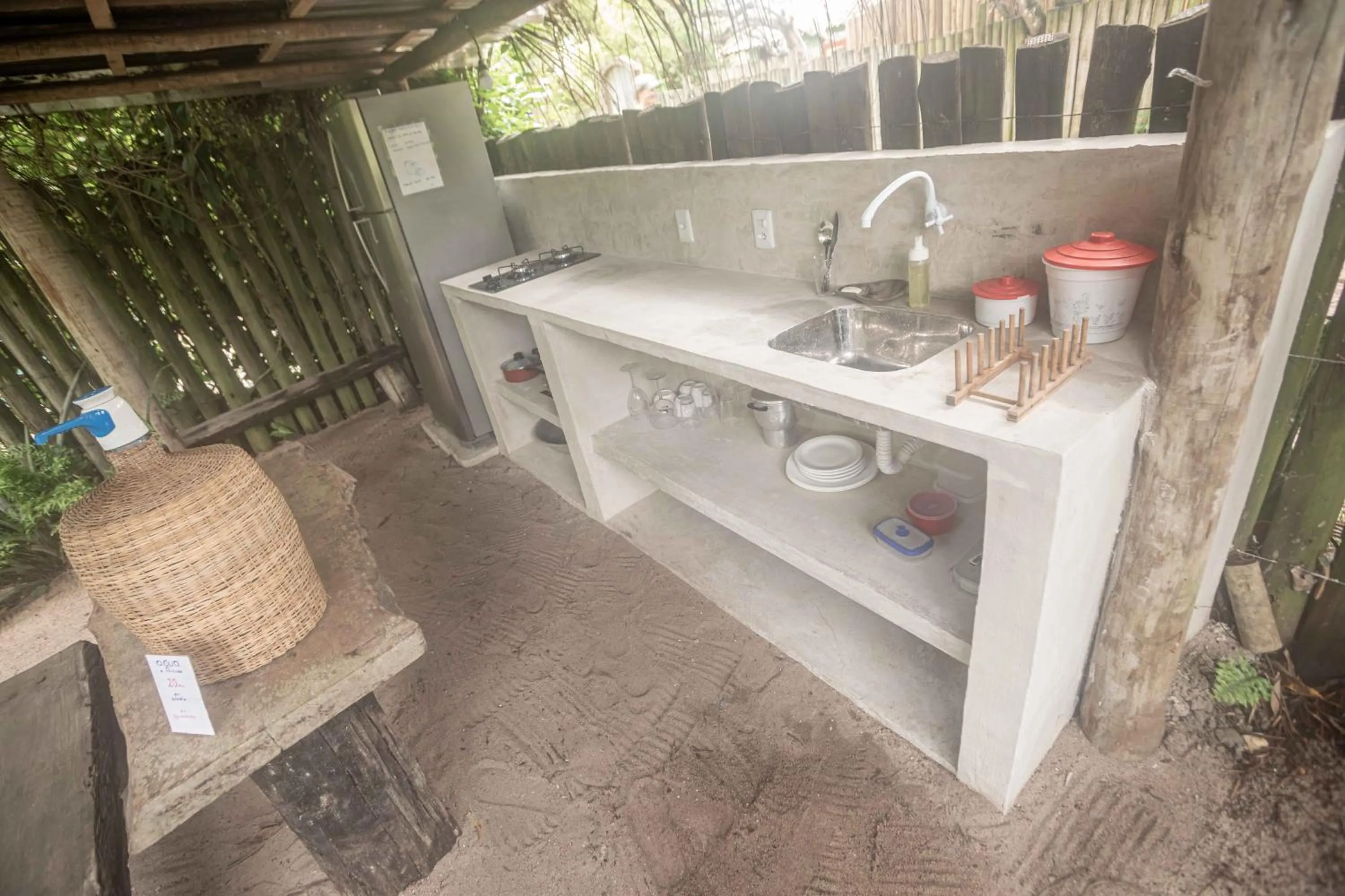 Kitchen or kitchenette in Pousada Deus mim Deu