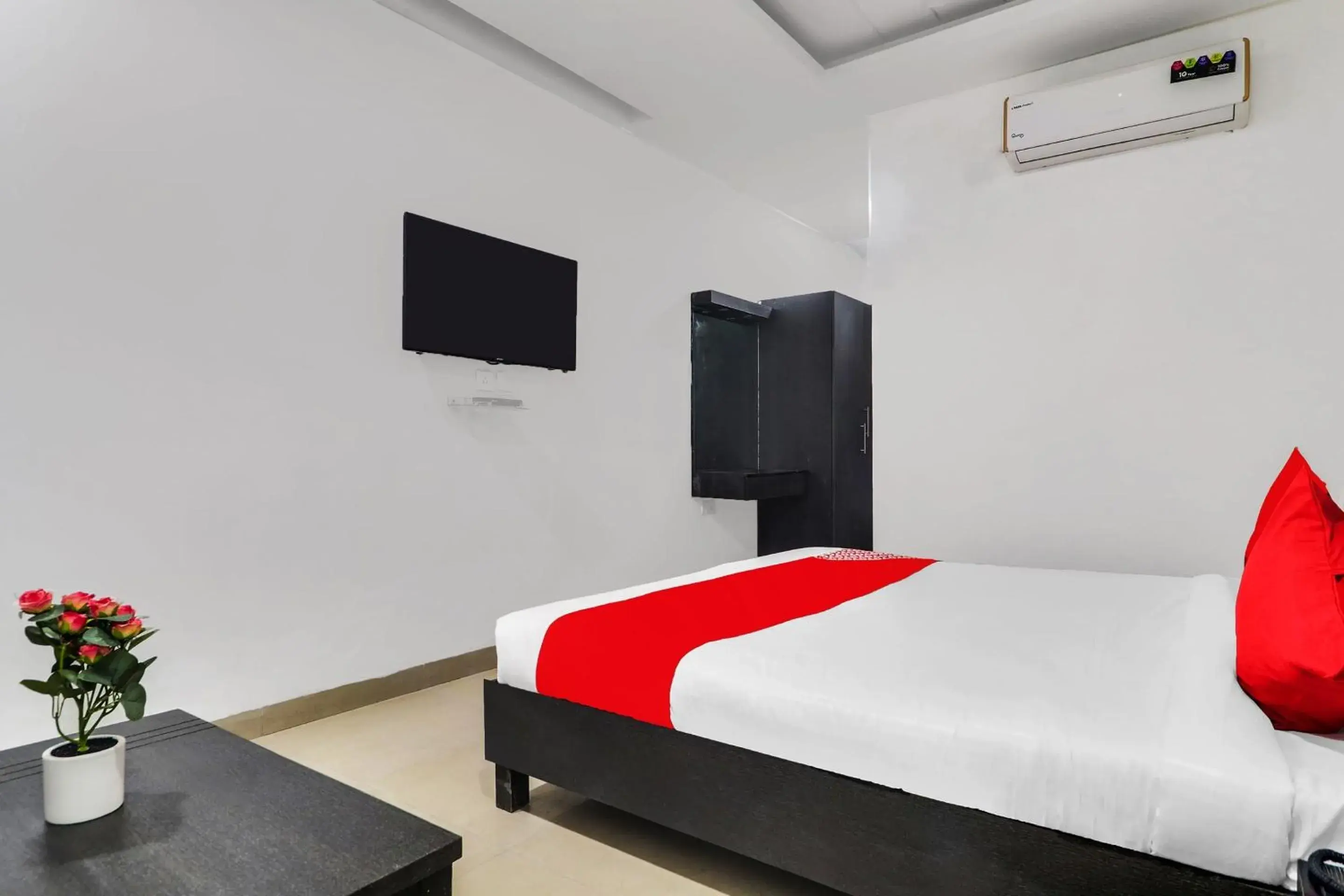 Bedroom, Bed in Super Hotel O Qualia Hotel Dilsukhnagar Near Dilsukhnagar Metro Station Bedroom, Bed in Super Hotel O Qualia Hotel Dilsukhnagar Near Dilsukhnagar Metro Station