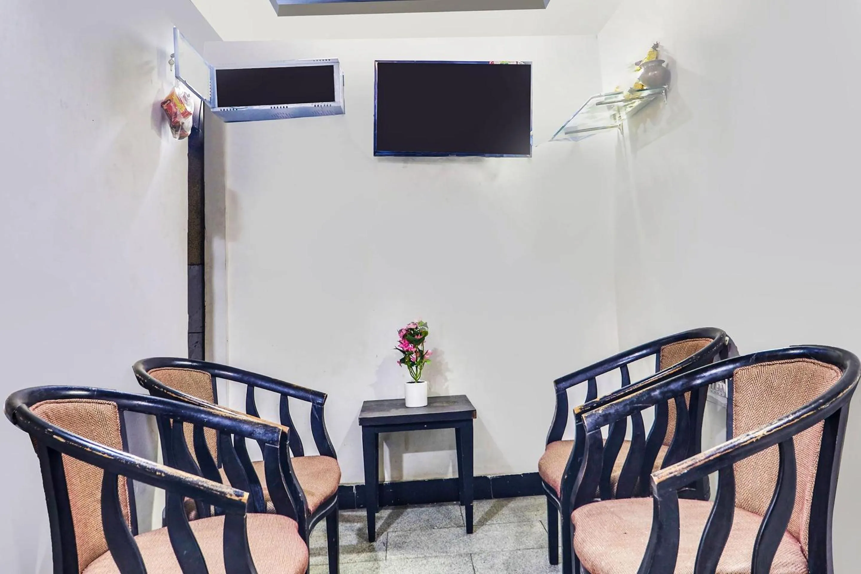 Lobby or reception in Hotel O Qualia Hotel Dilsukhnagar Near Dilsukhnagar Metro Station