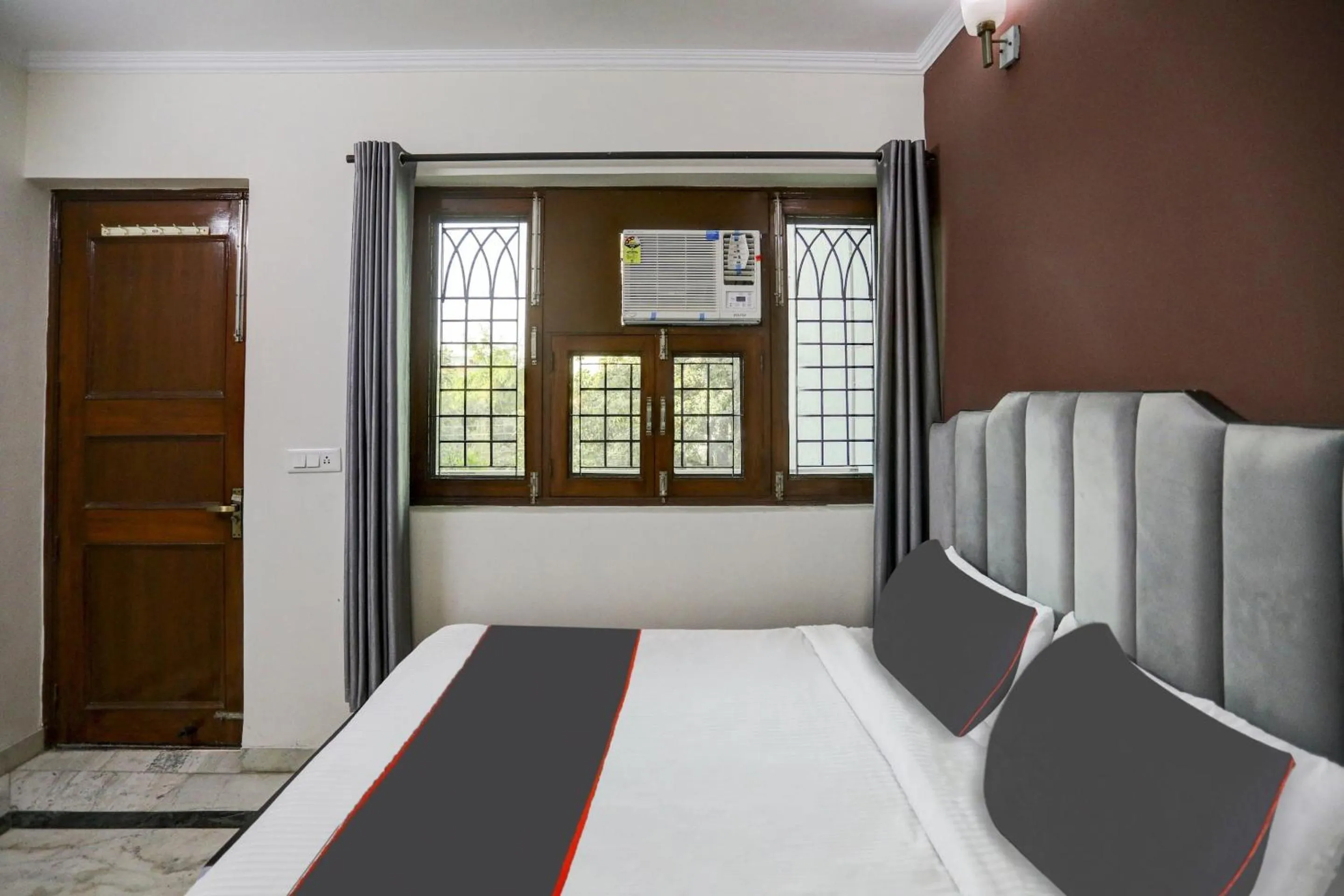 Facade/entrance, Bed in Hotel O Uk House Residency