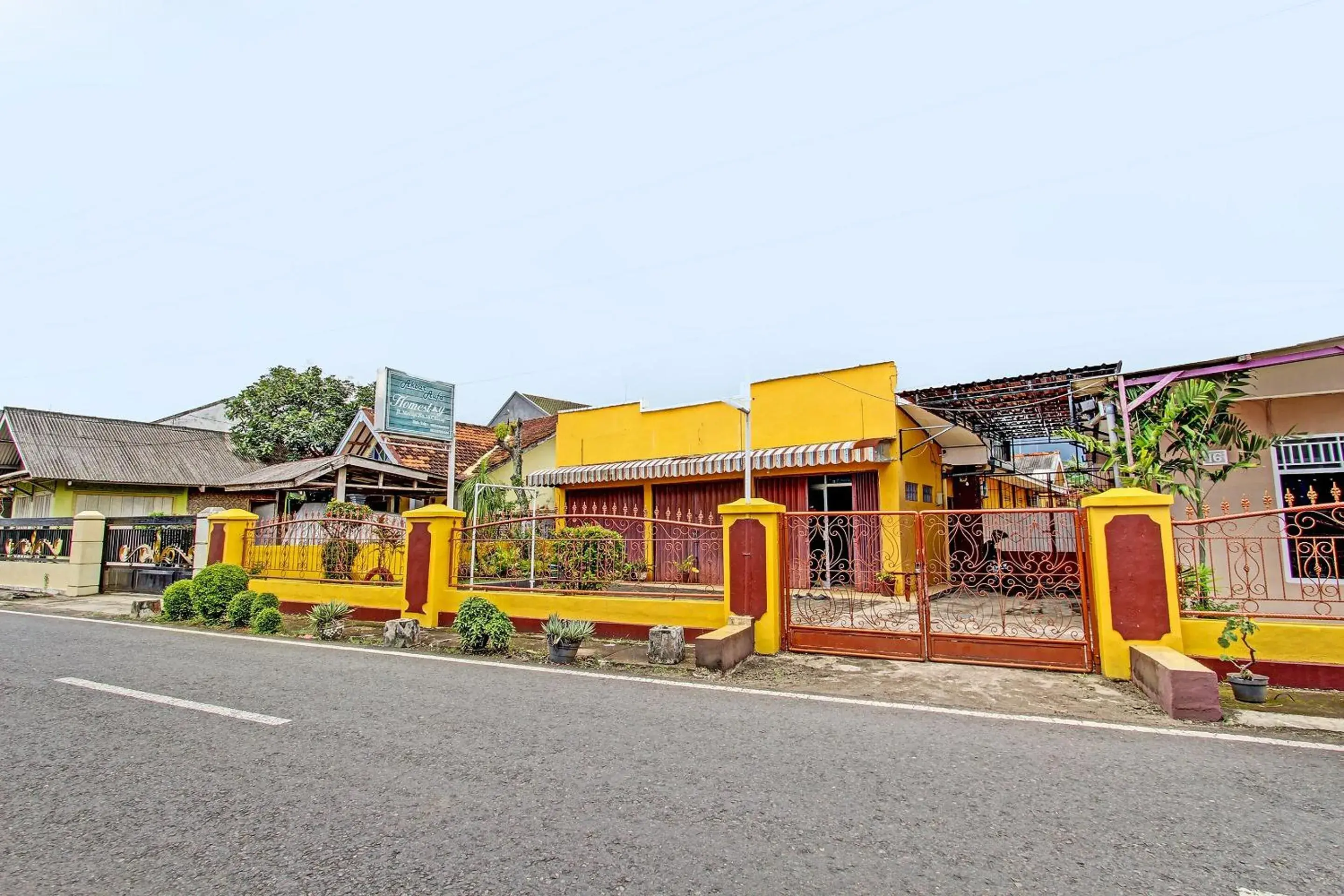 Facade/entrance in Hotel O Homestay Akbar Aufa Syariah Facade/entrance in Hotel O Homestay Akbar Aufa Syariah