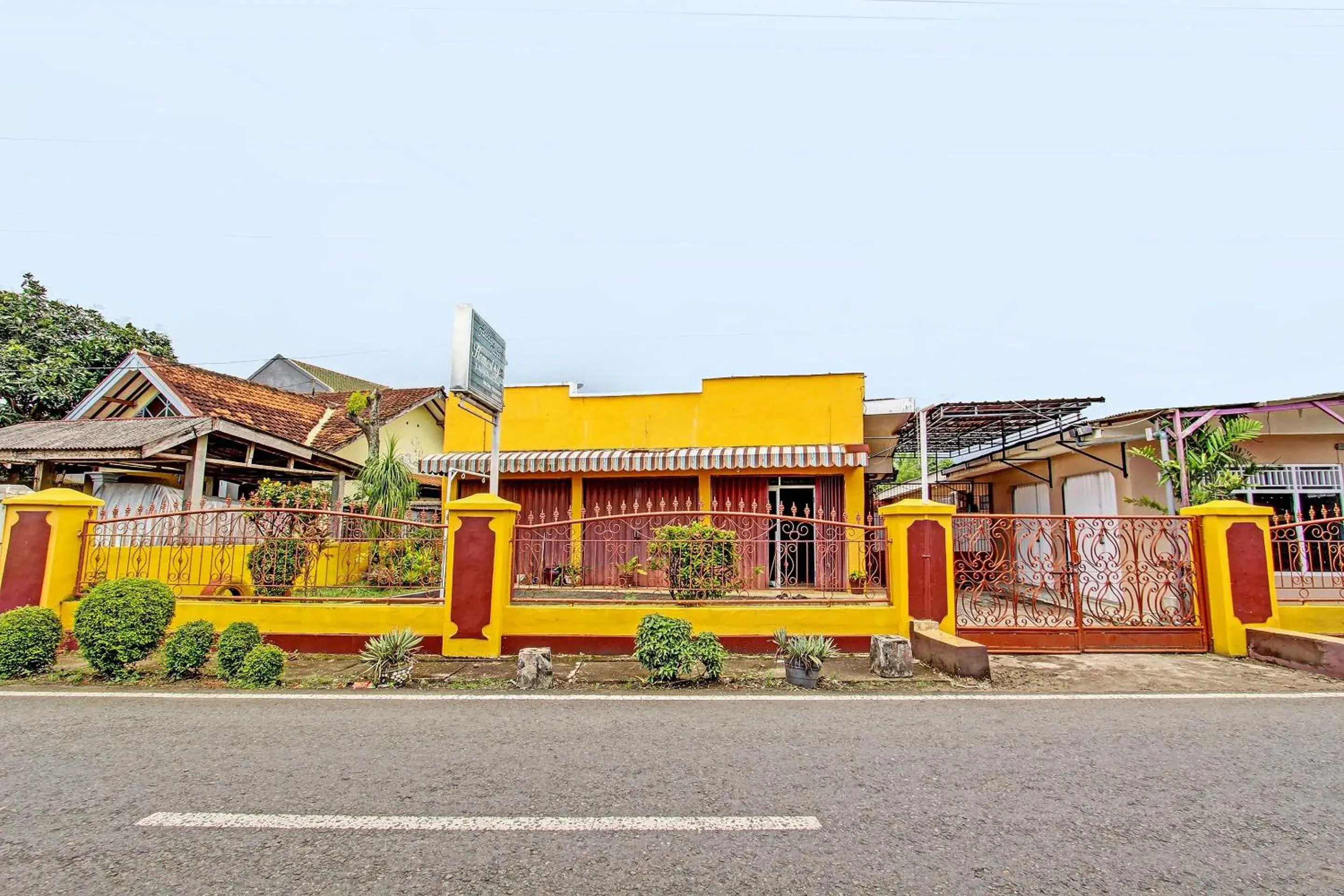 Facade/entrance in Hotel O Homestay Akbar Aufa Syariah Facade/entrance in Hotel O Homestay Akbar Aufa Syariah