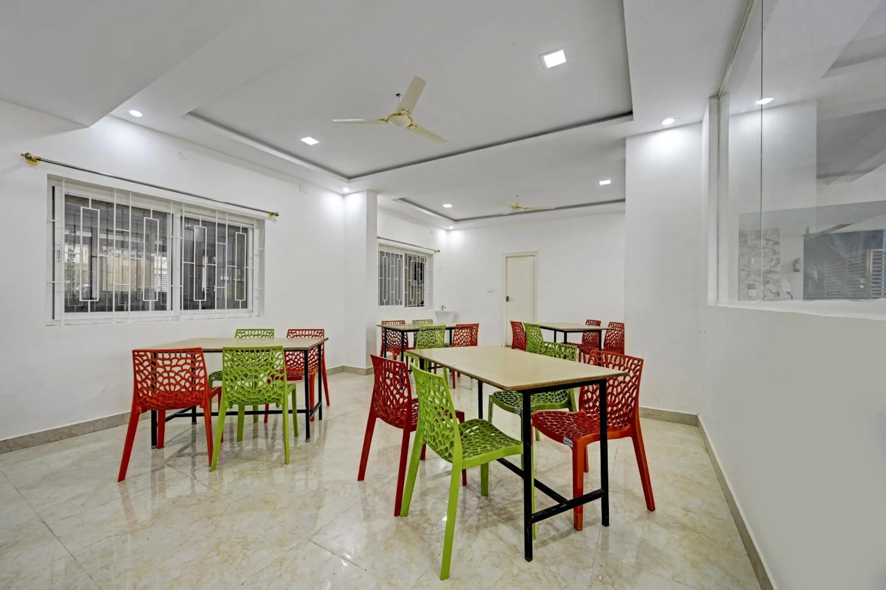 Restaurant/places to eat in Super Capital O Prince Venue