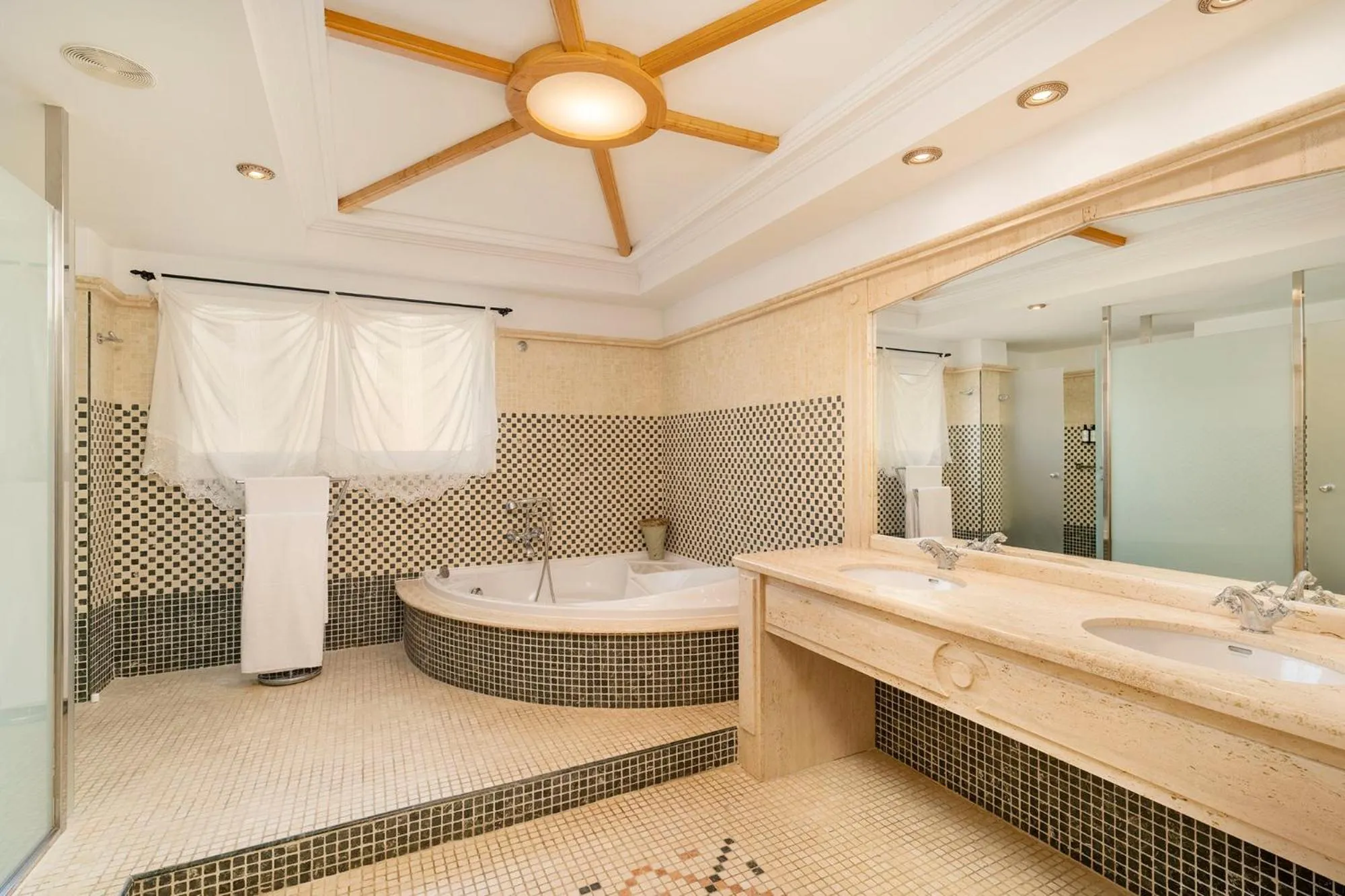 Hot Tub in Peñiscola Plaza Suites