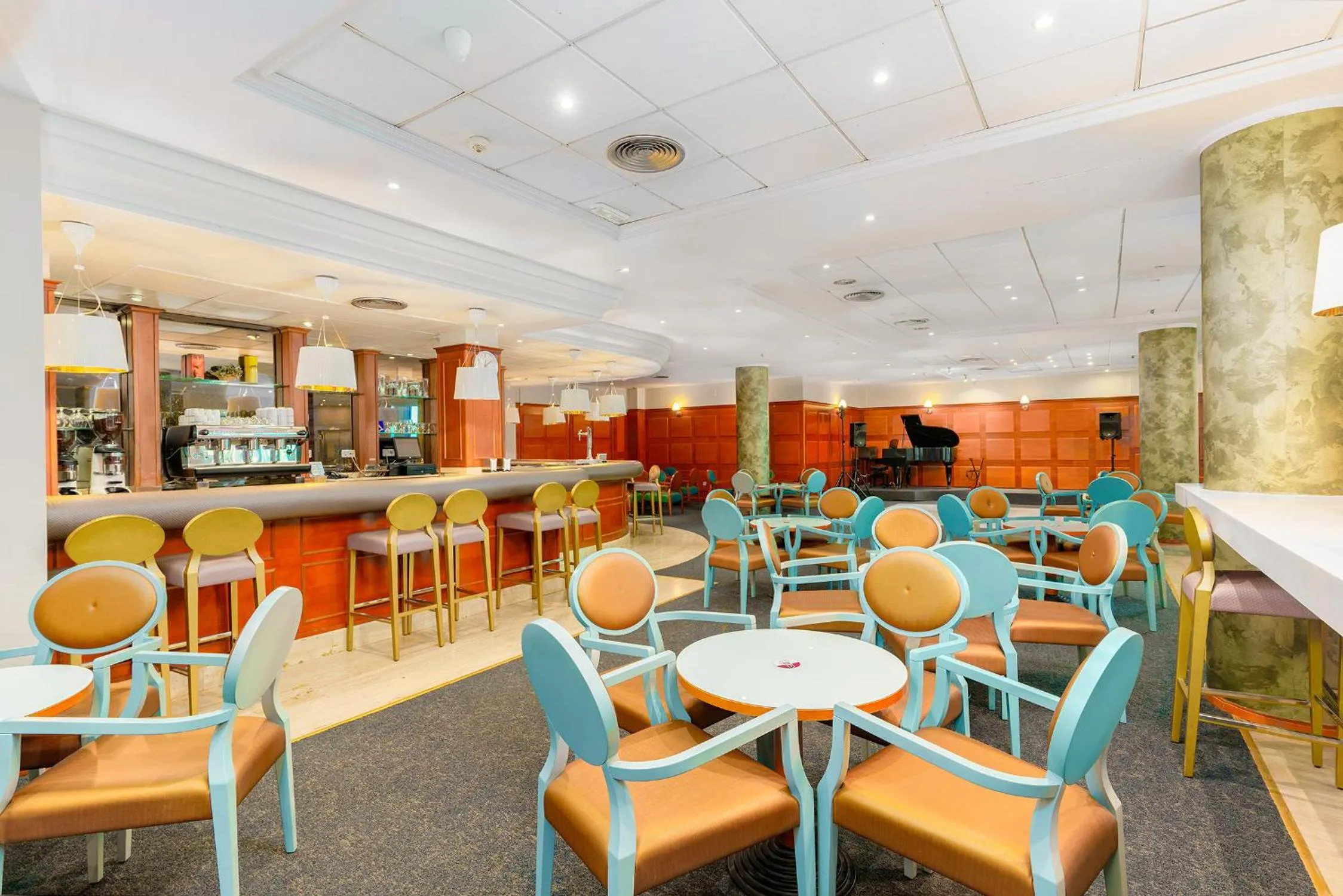 Lounge or bar in Peñiscola Plaza Suites