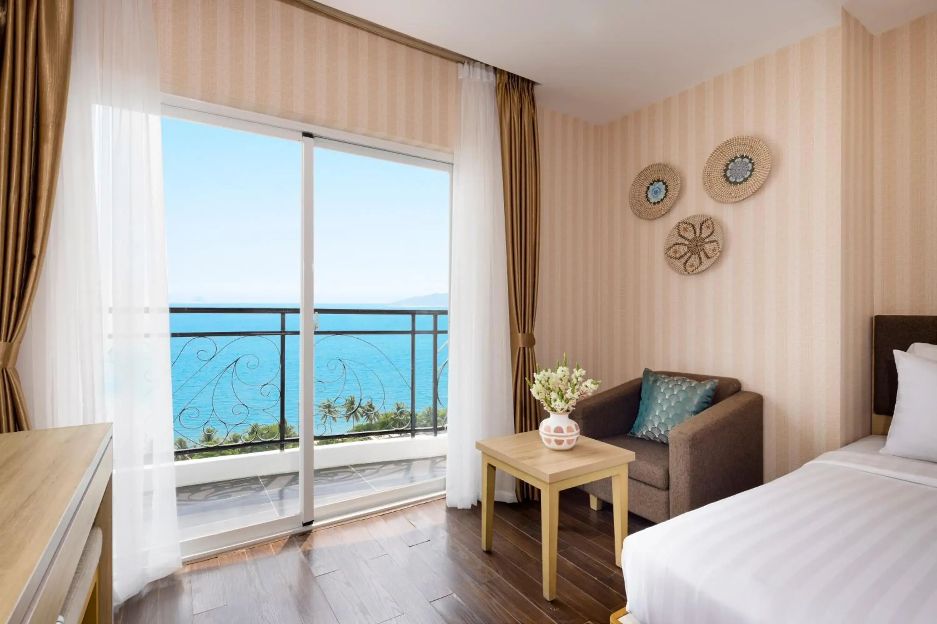 Property building, Bed in DB Hotel Nha Trang Property building, Bed in DB Hotel Nha Trang