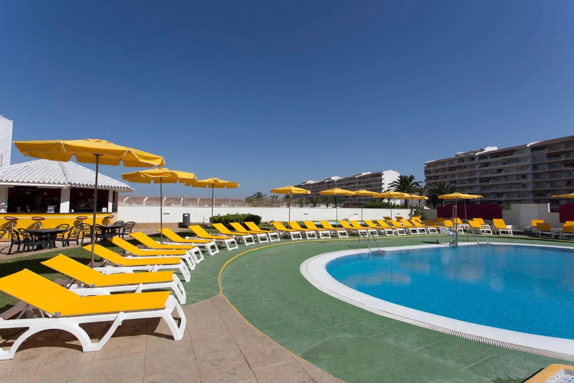 Swimming pool in Aparthotel Acuasol Swimming pool in Aparthotel Acuasol