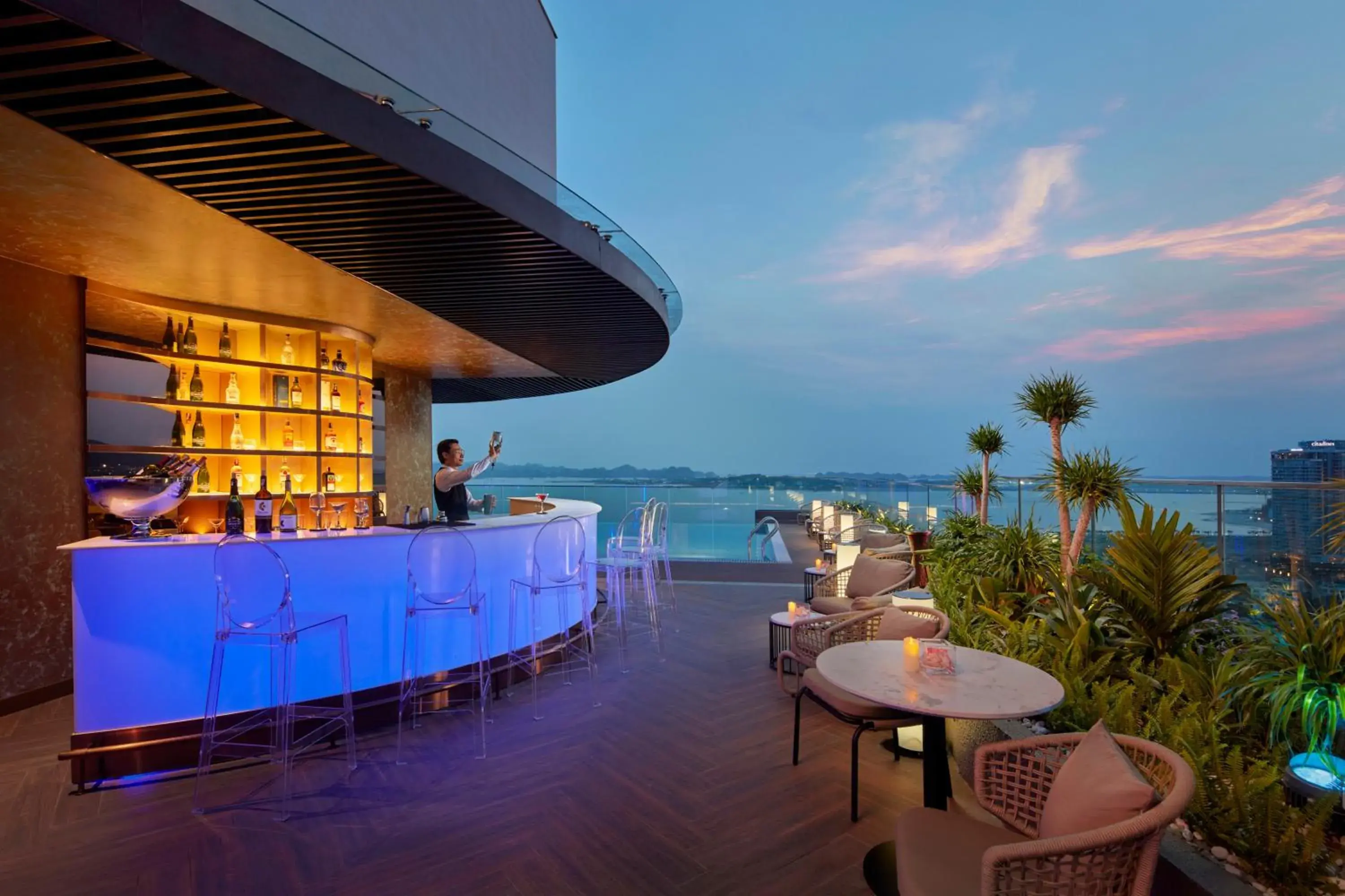Lounge or bar in The Watson Premium HaLong Hotel Lounge or bar in The Watson Premium HaLong Hotel