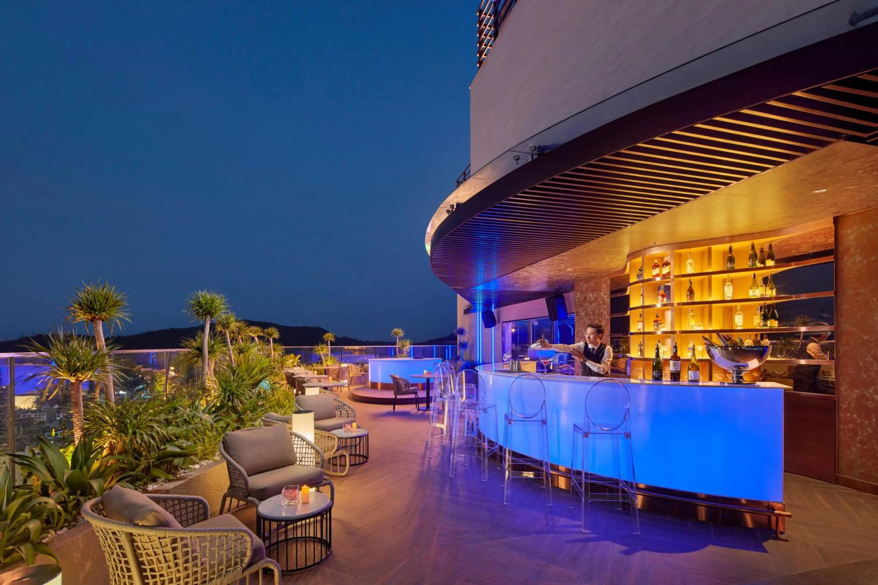 Lounge or bar in The Watson Premium HaLong Hotel