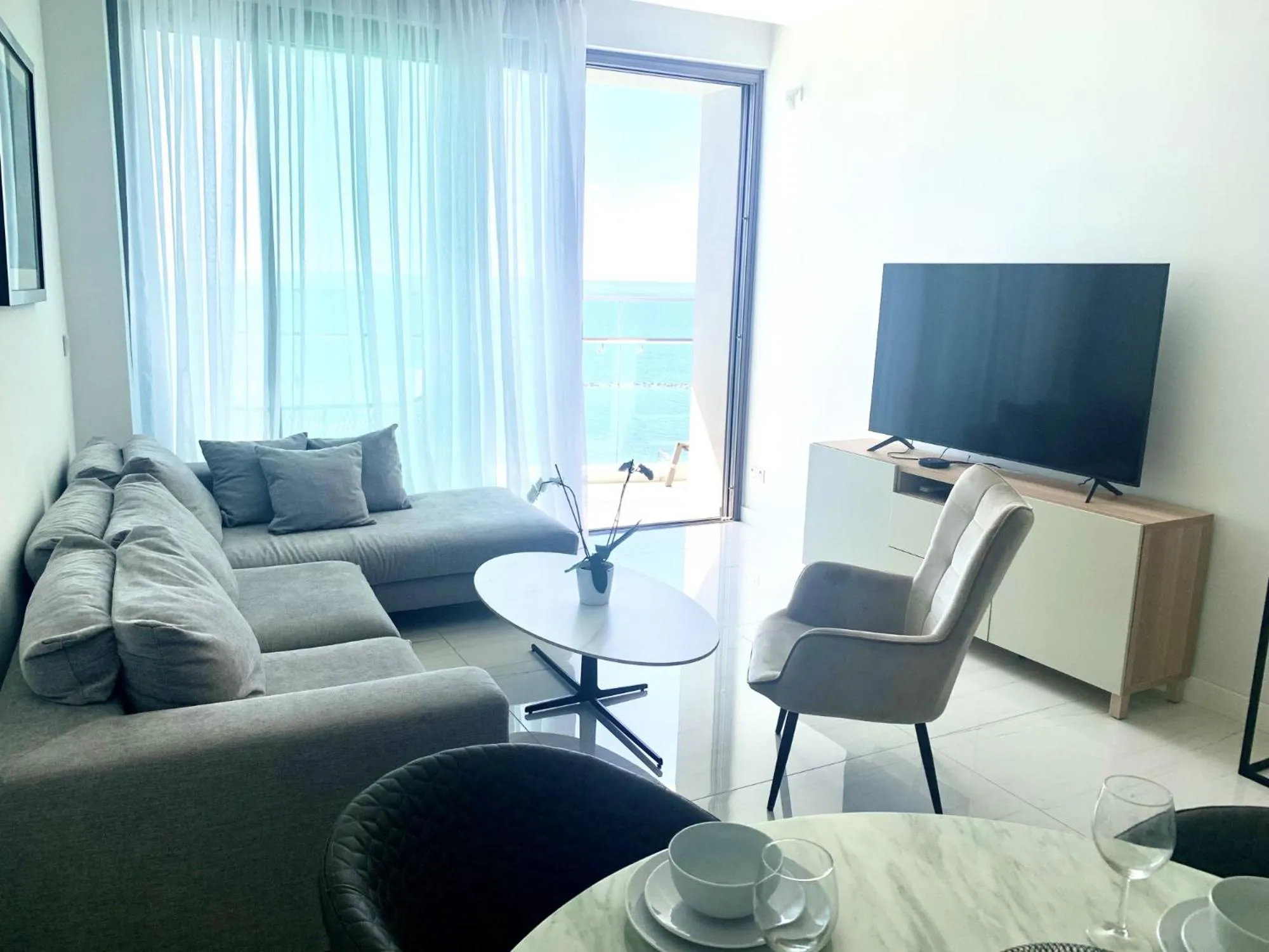 Del Mar Beachfront Boutique Residence
