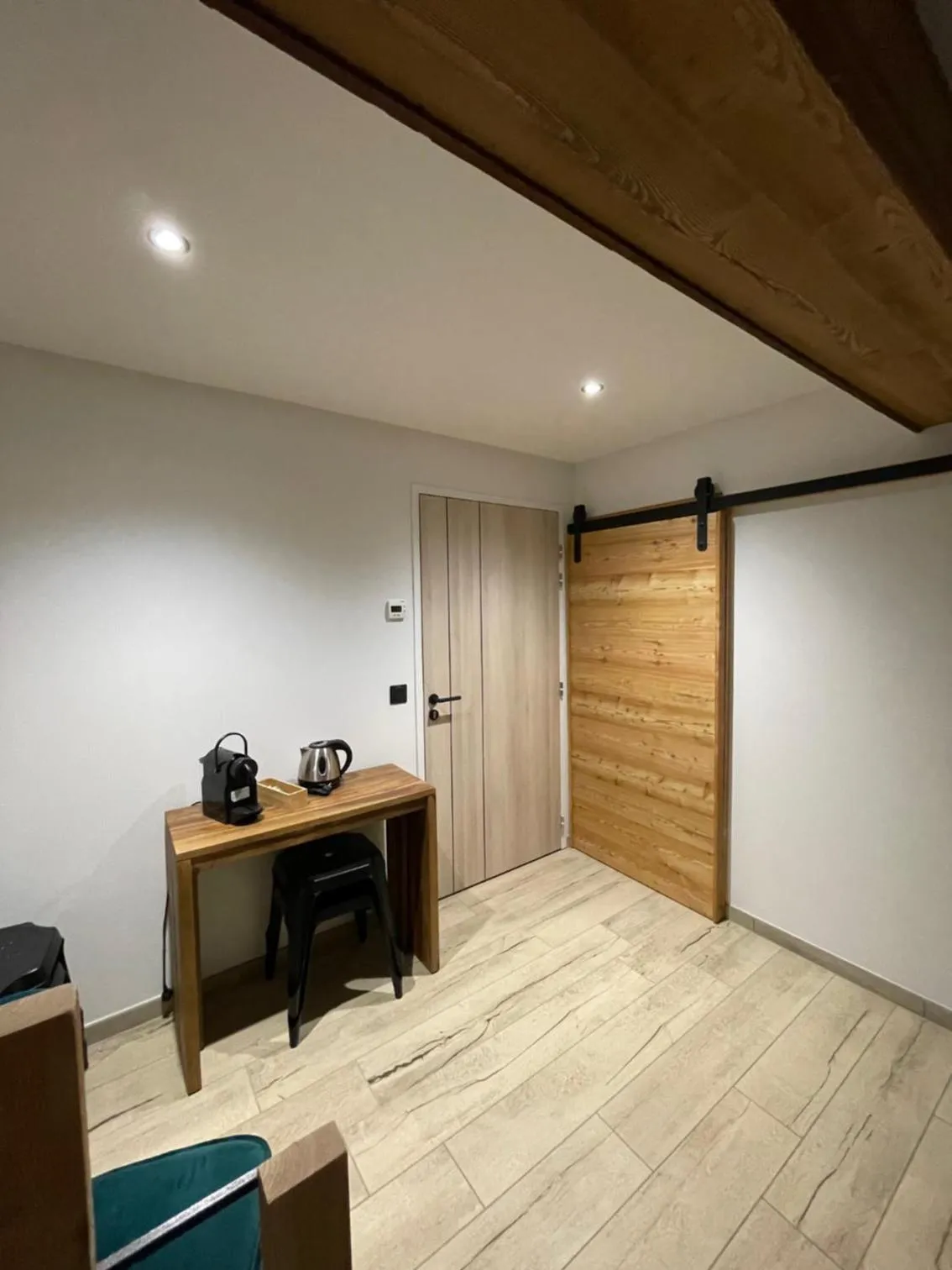 hair dresser in Appart Hôtel Le JAS