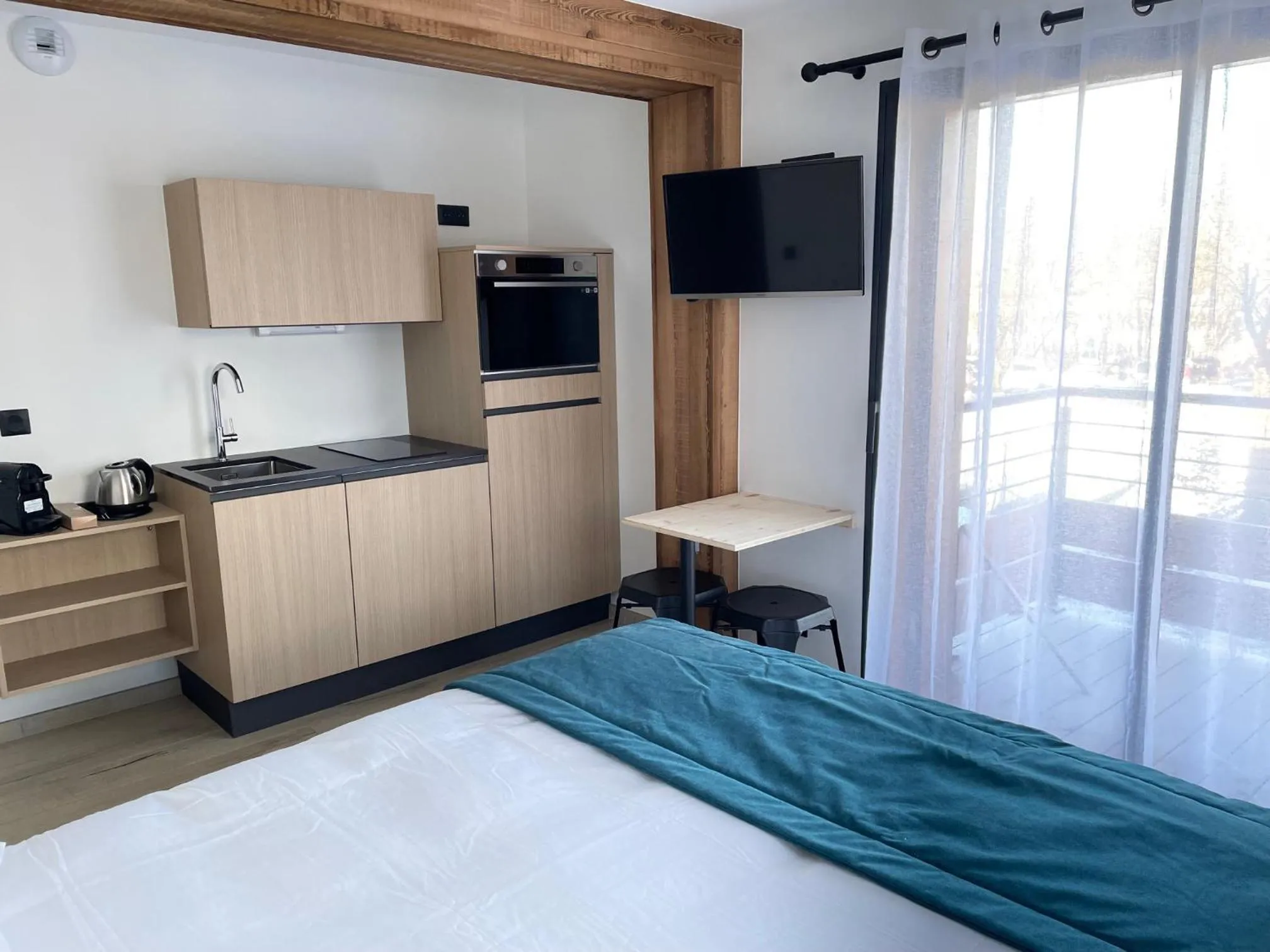 Photo of the whole room, Bed in Appart Hôtel Le JAS