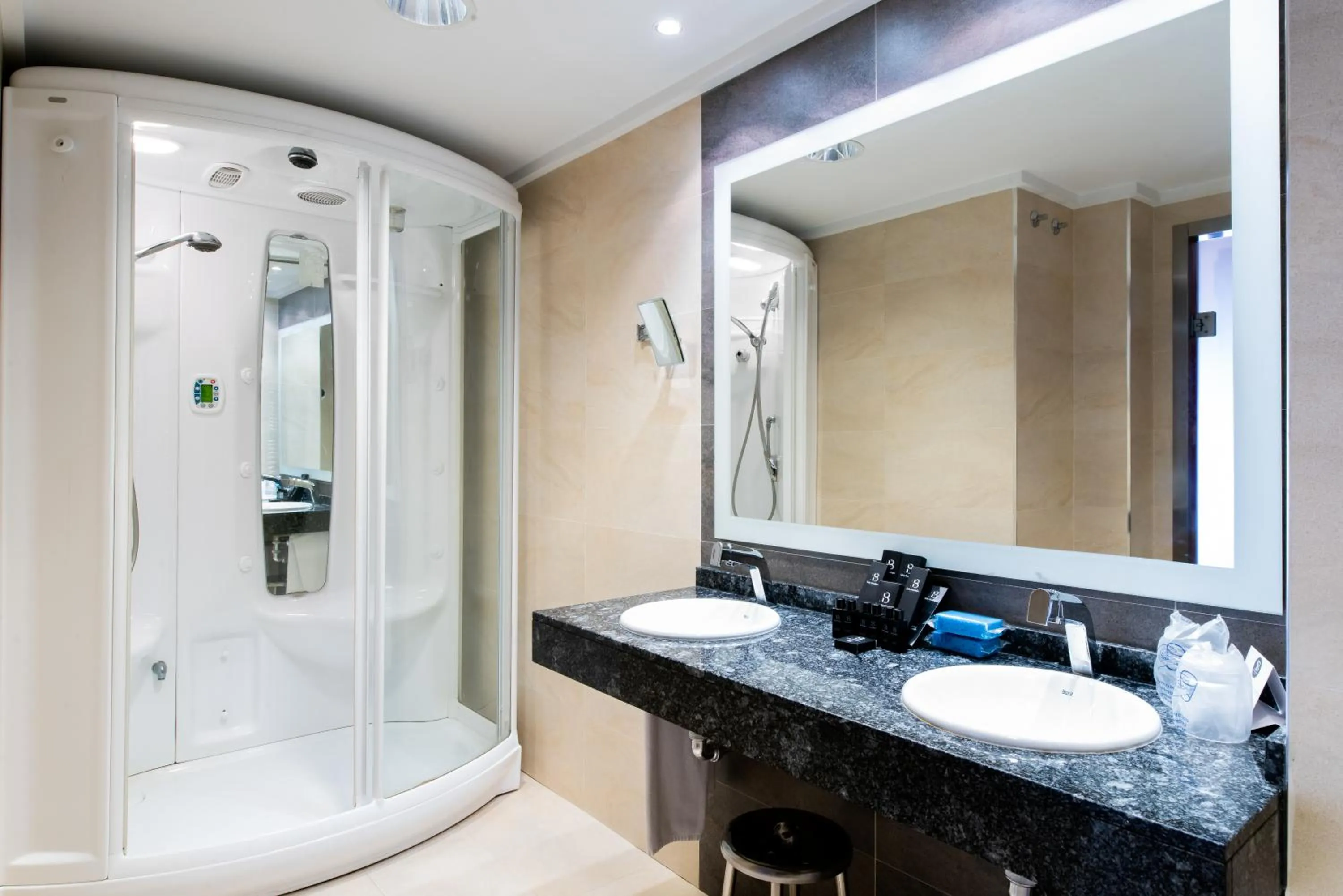 Bathroom in Itaca Salamanca by Soho Boutique