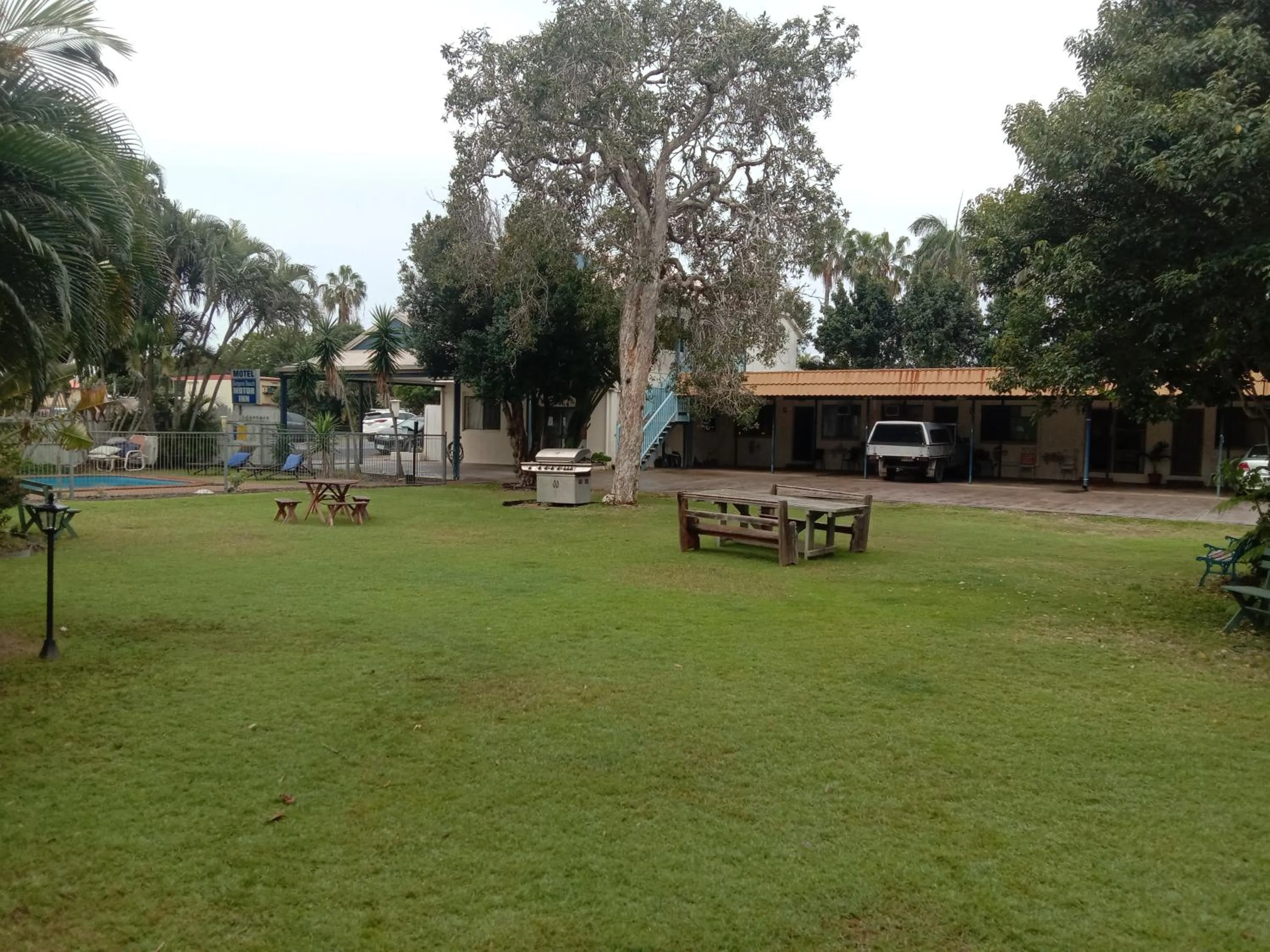 Bargara Beach Motor Inn budget accommodation pet friendly on application