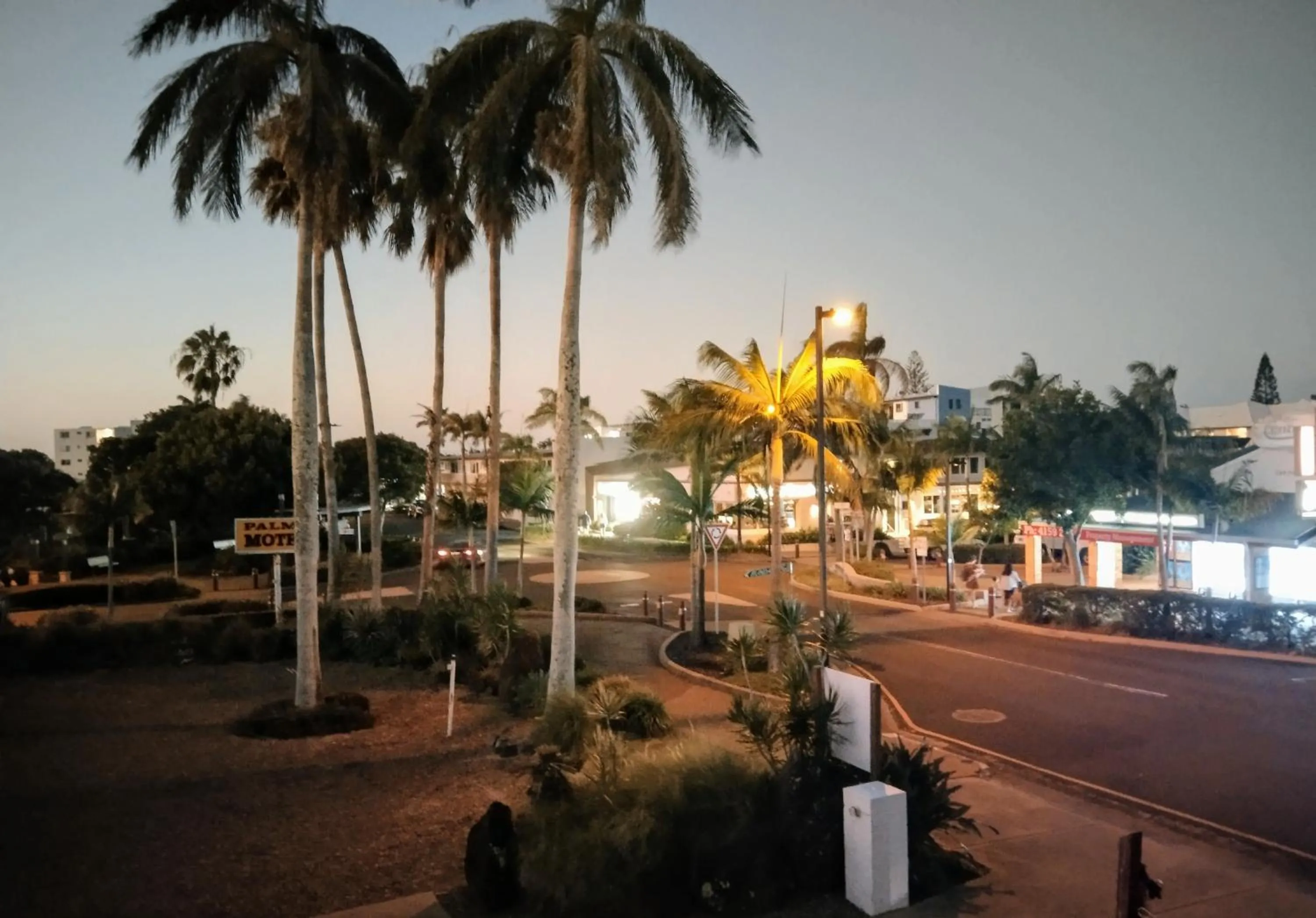 Bargara Beach Motor Inn budget accommodation pet friendly on application