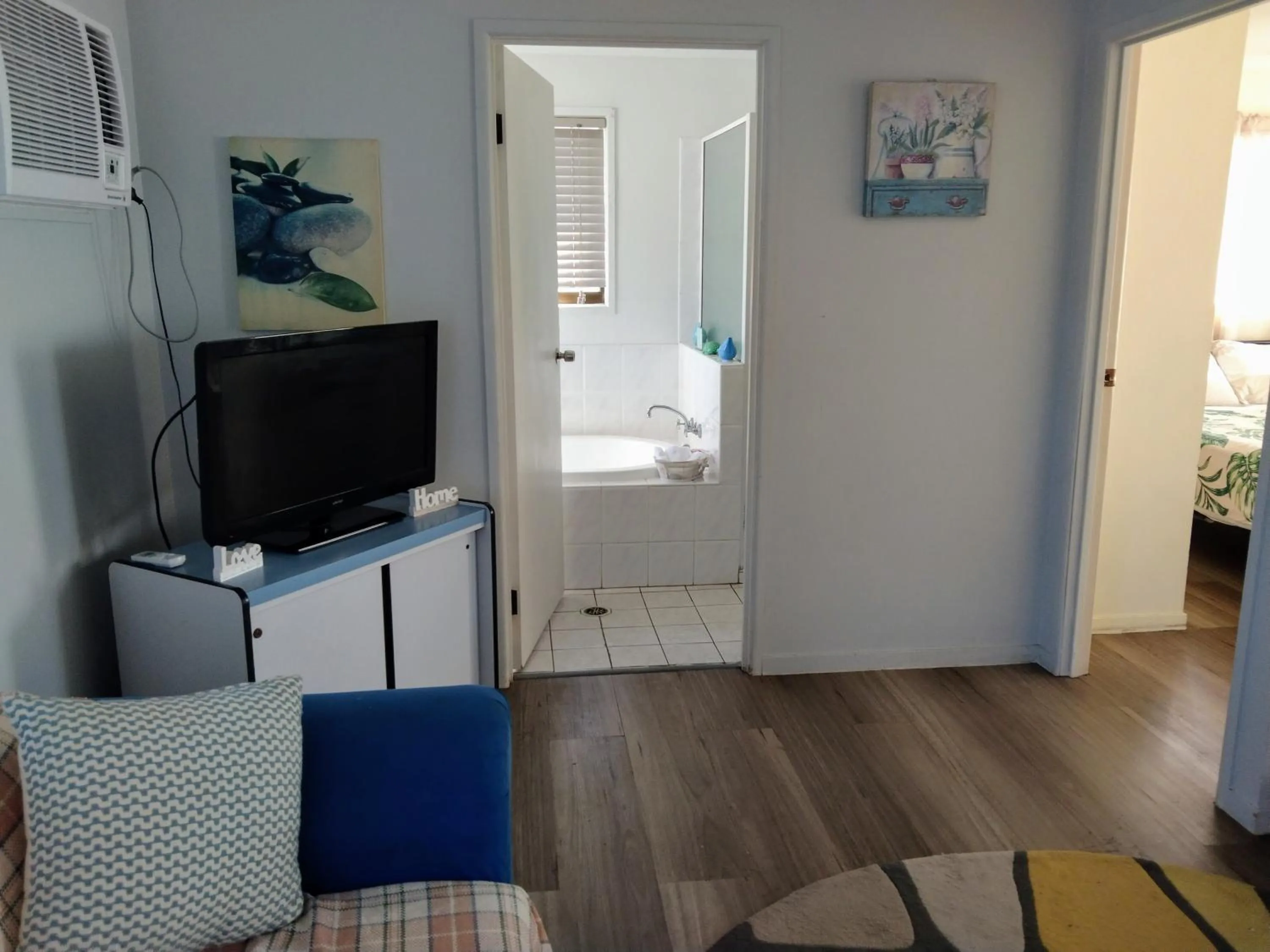 Bargara Beach Motor Inn budget accommodation pet friendly on application