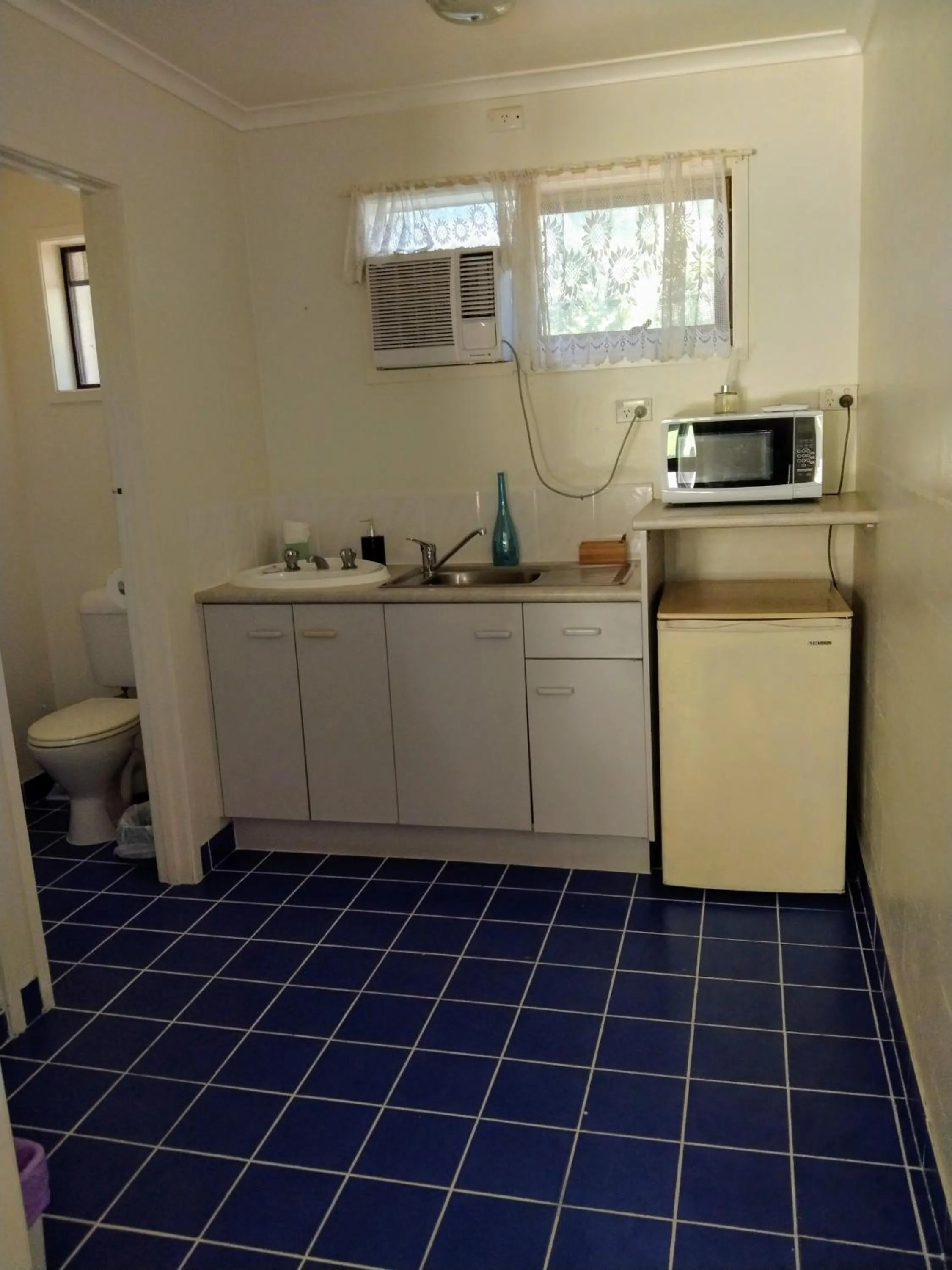 Bargara Beach Motor Inn budget accommodation pet friendly on application