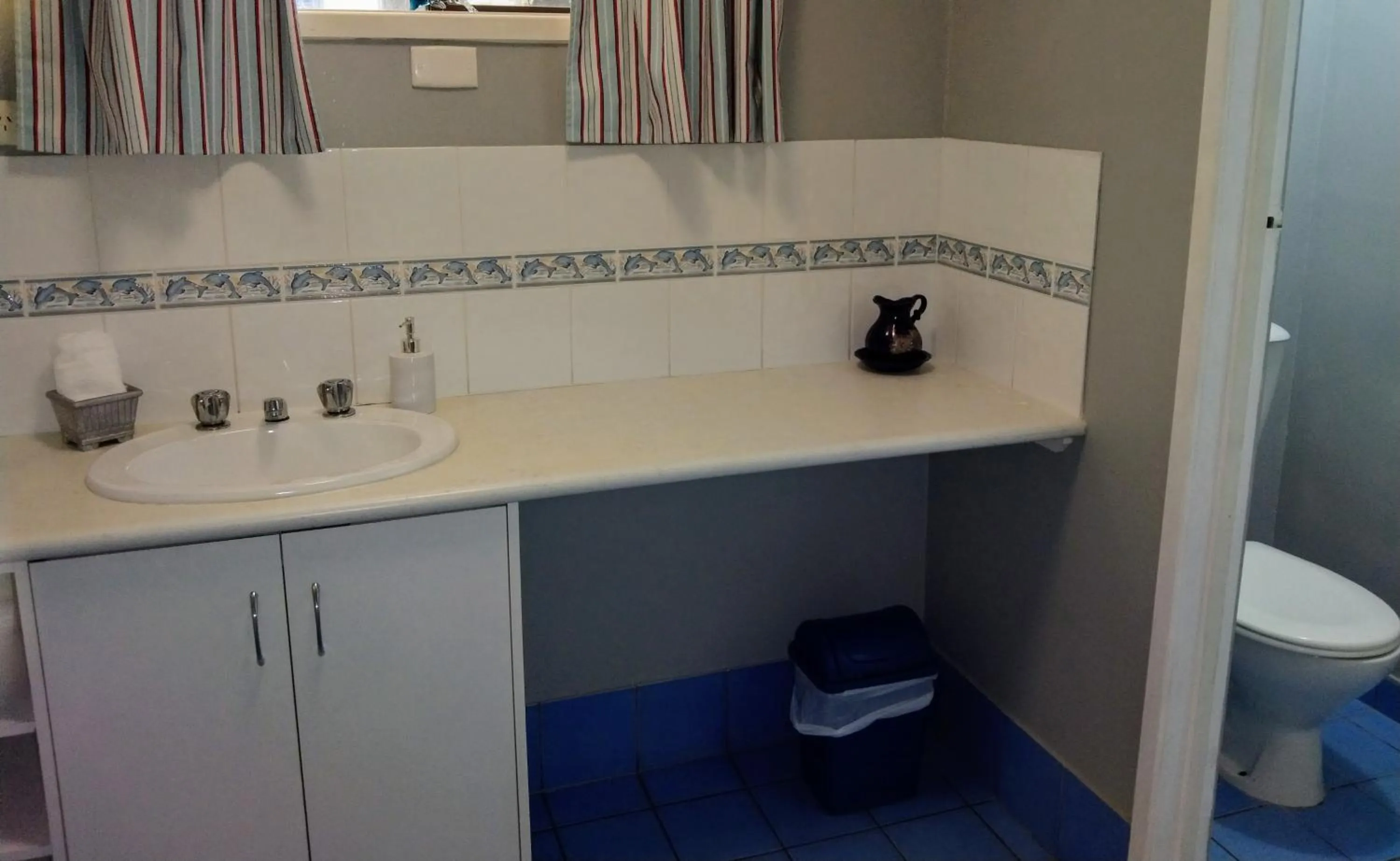 Bargara Beach Motor Inn budget accommodation pet friendly on application