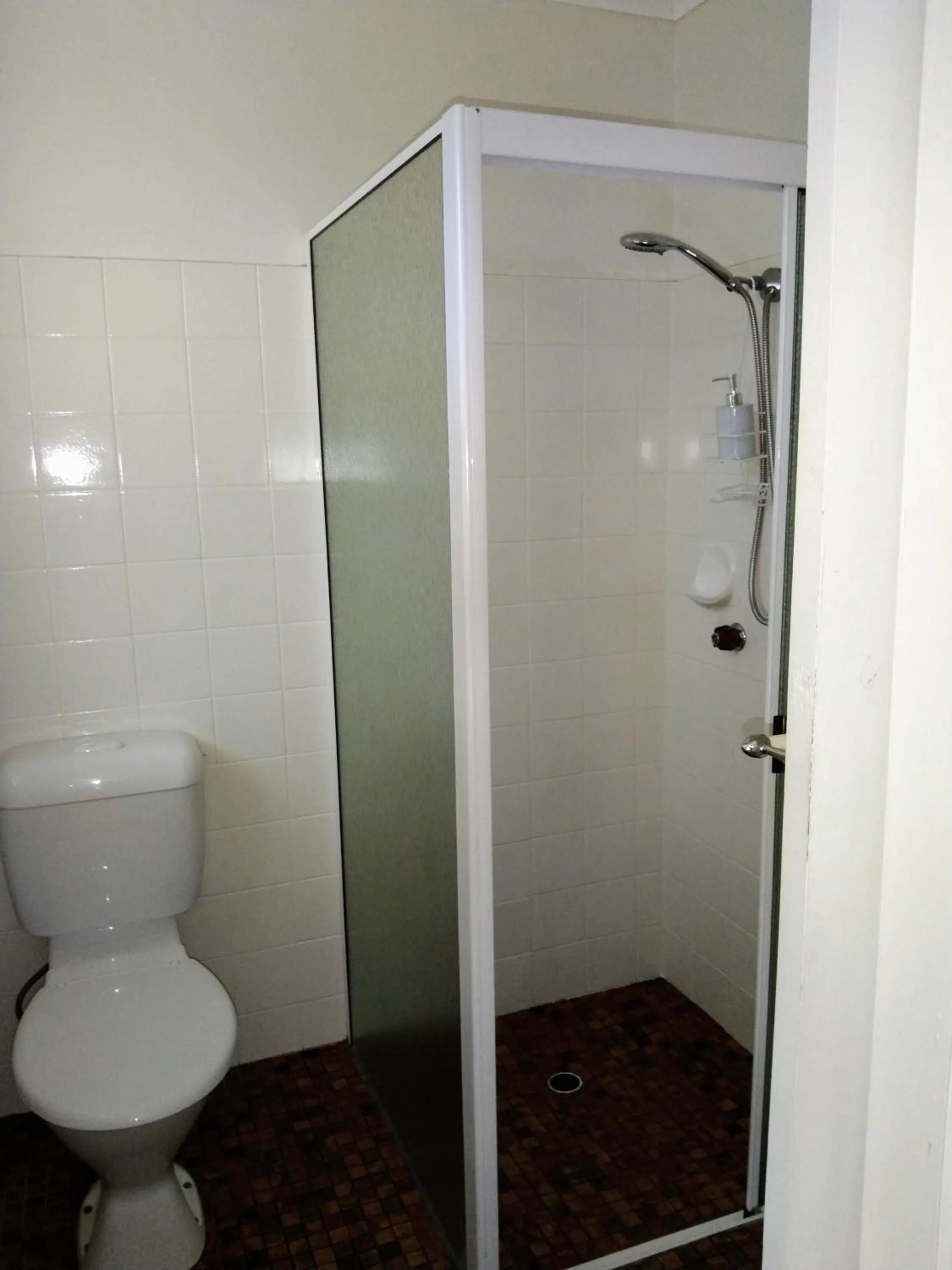 Bargara Beach Motor Inn budget accommodation pet friendly on application