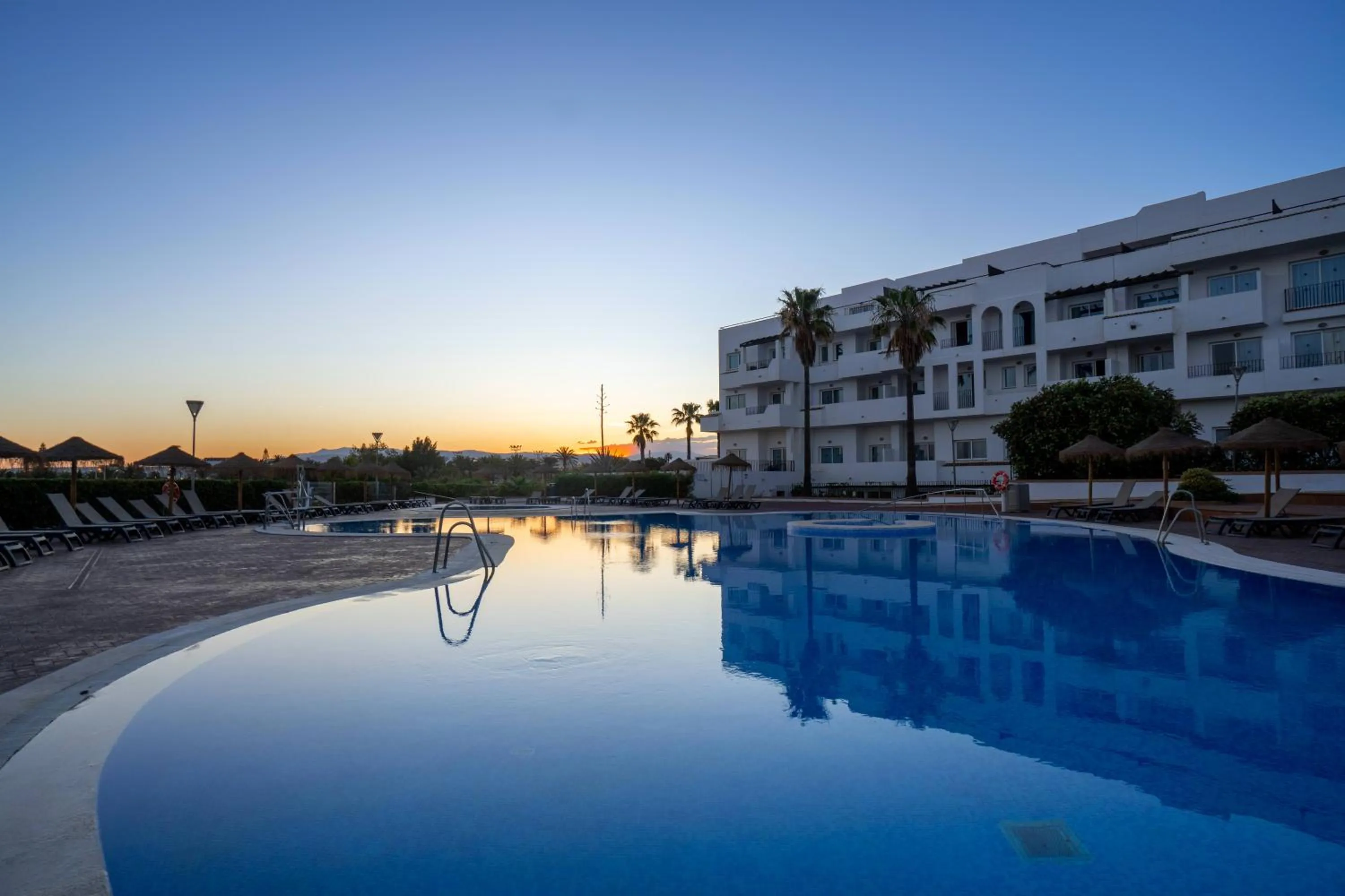 Swimming pool in Ohtels Cabogata