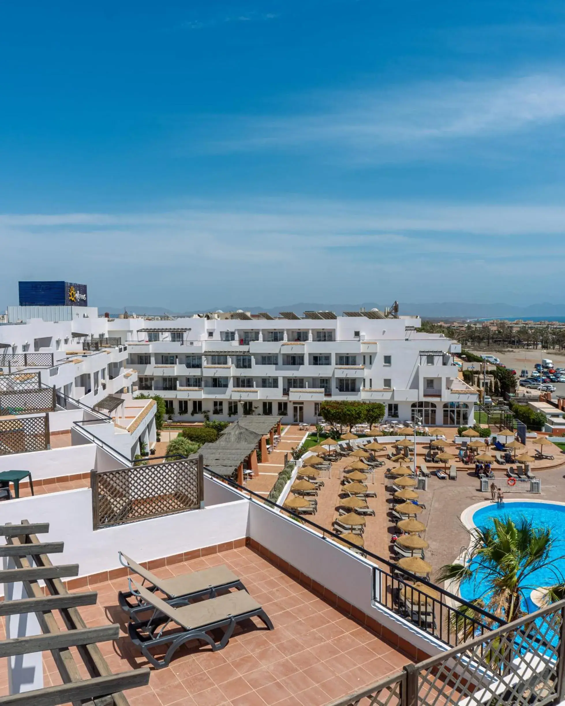 Swimming pool in Ohtels Cabogata Swimming pool in Ohtels Cabogata