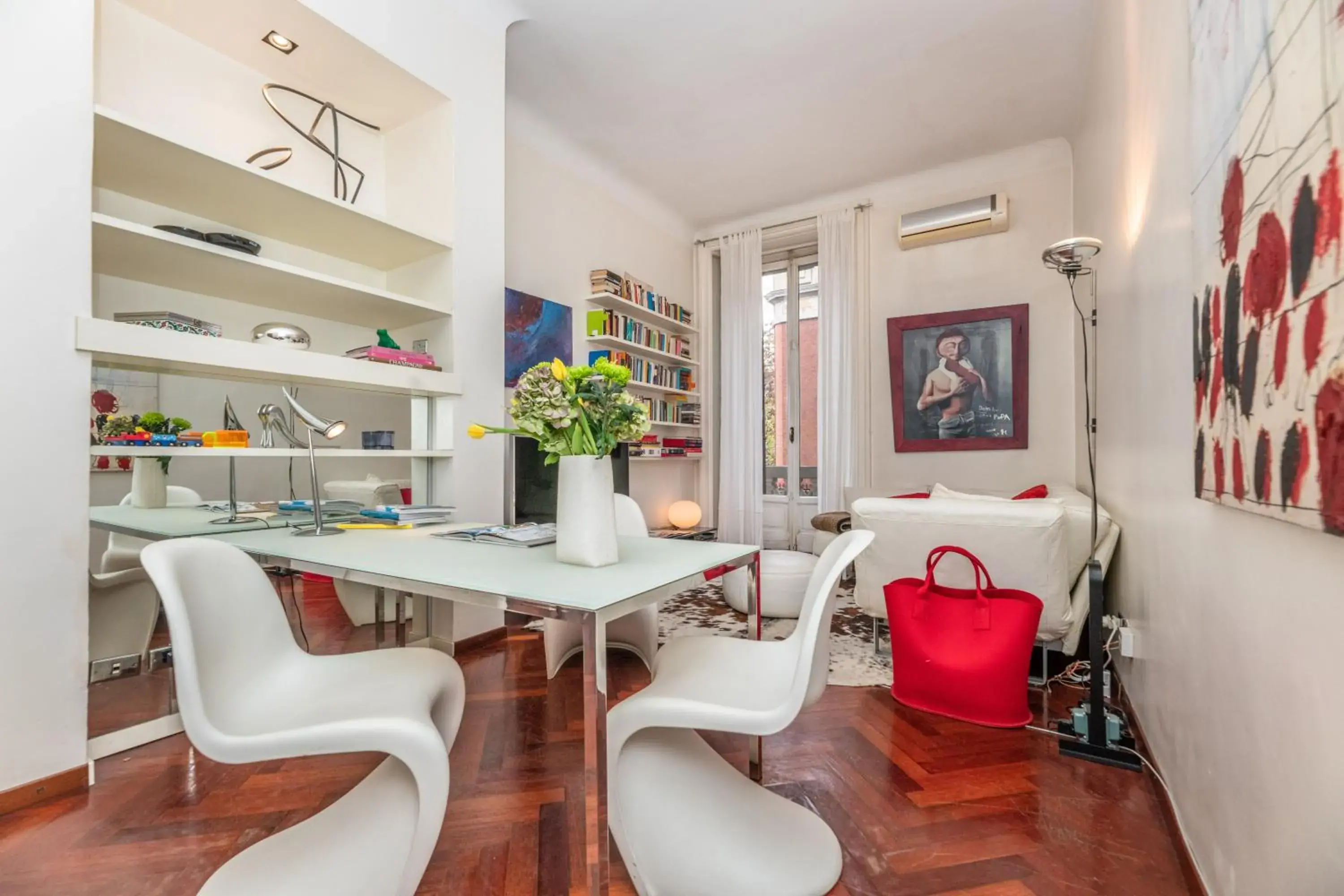 Very central in Cadorna station area! Excellent if you arrive from Malpensa Airport Very central in Cadorna station area! Excellent if you arrive from Malpensa Airport