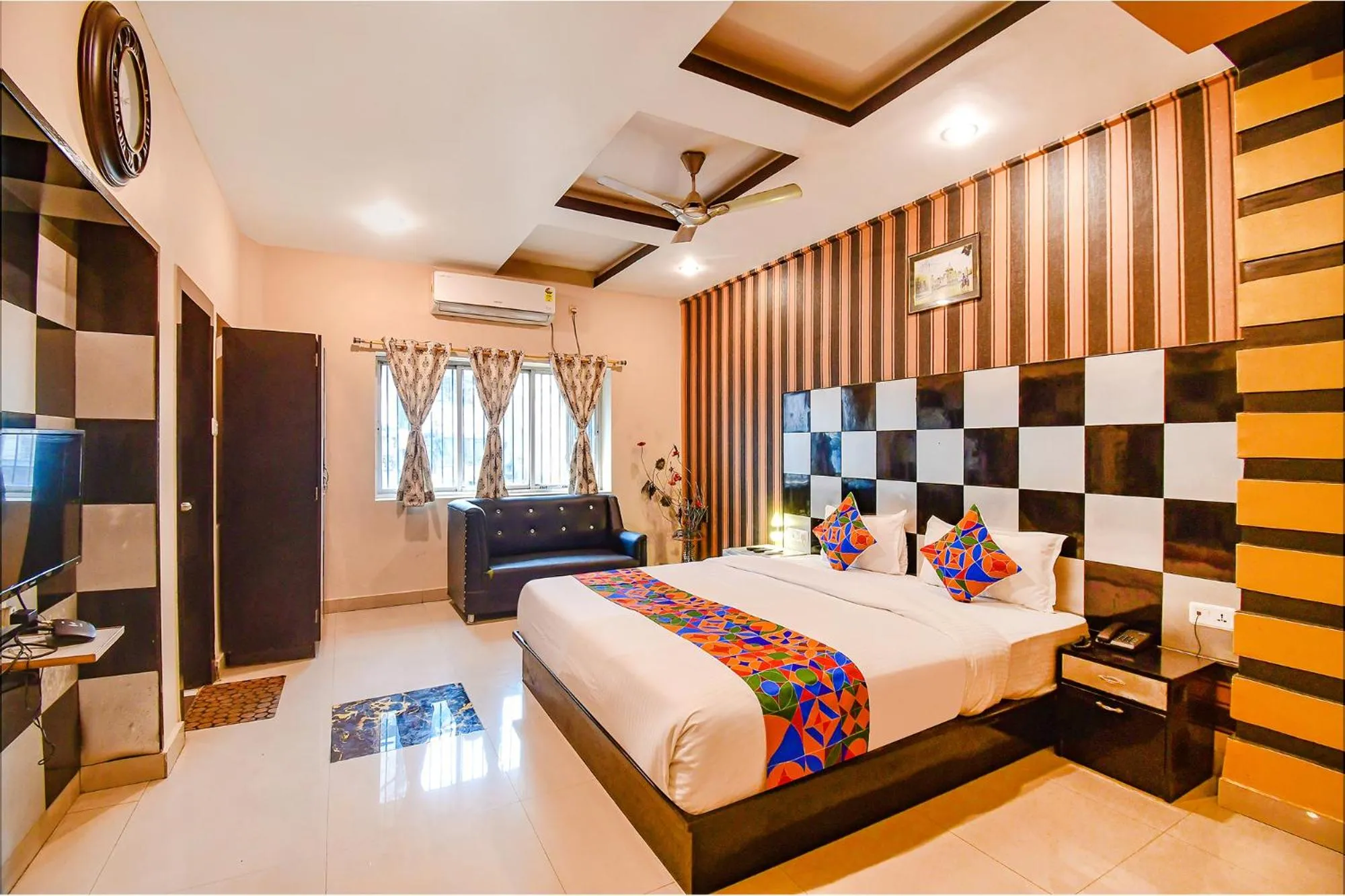 Bed in FabHotel Prime Rockstar Suites - Nr Park Circus 7 Point