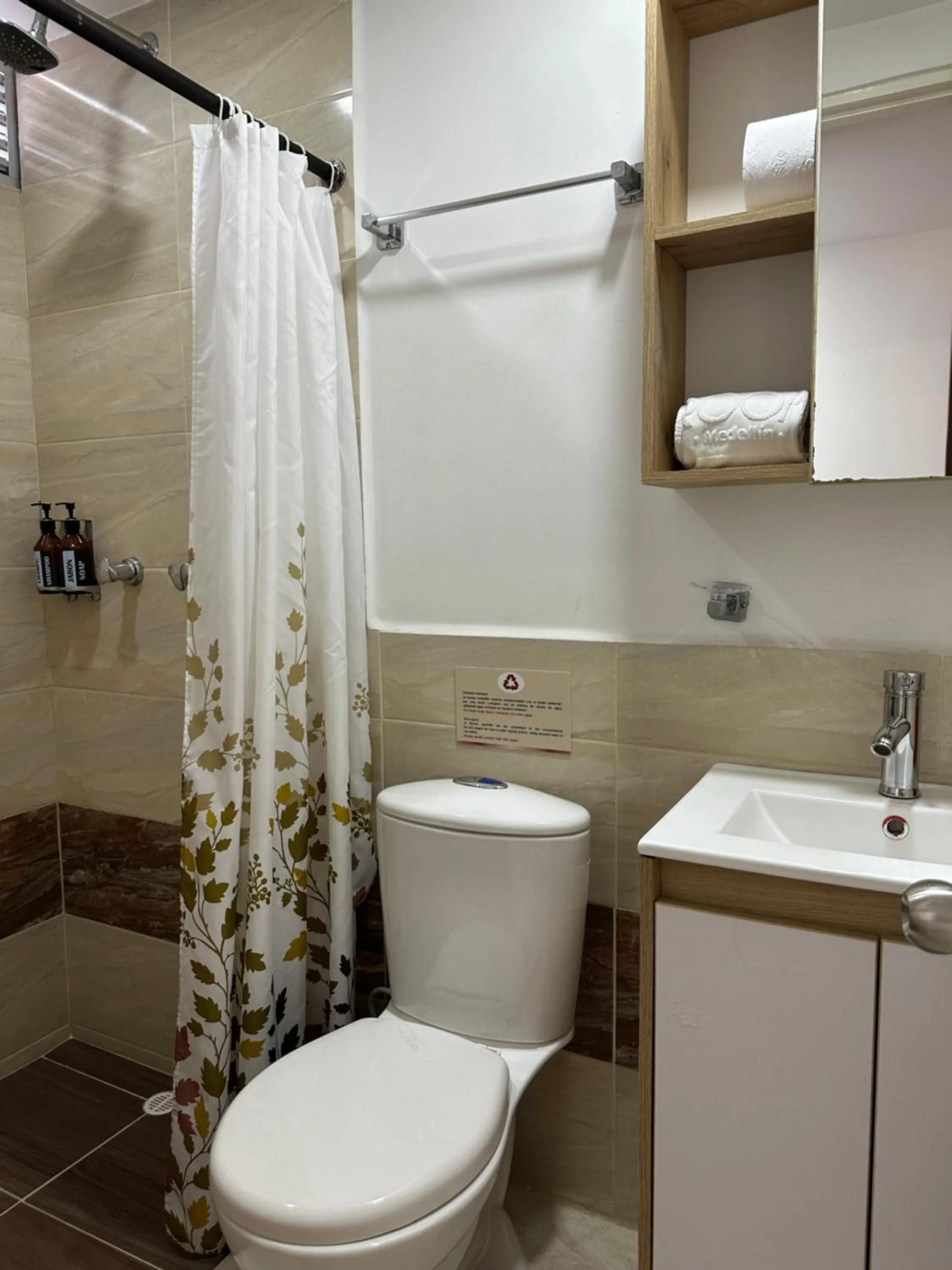 Shower in Laureles Guest House LGH Hotel