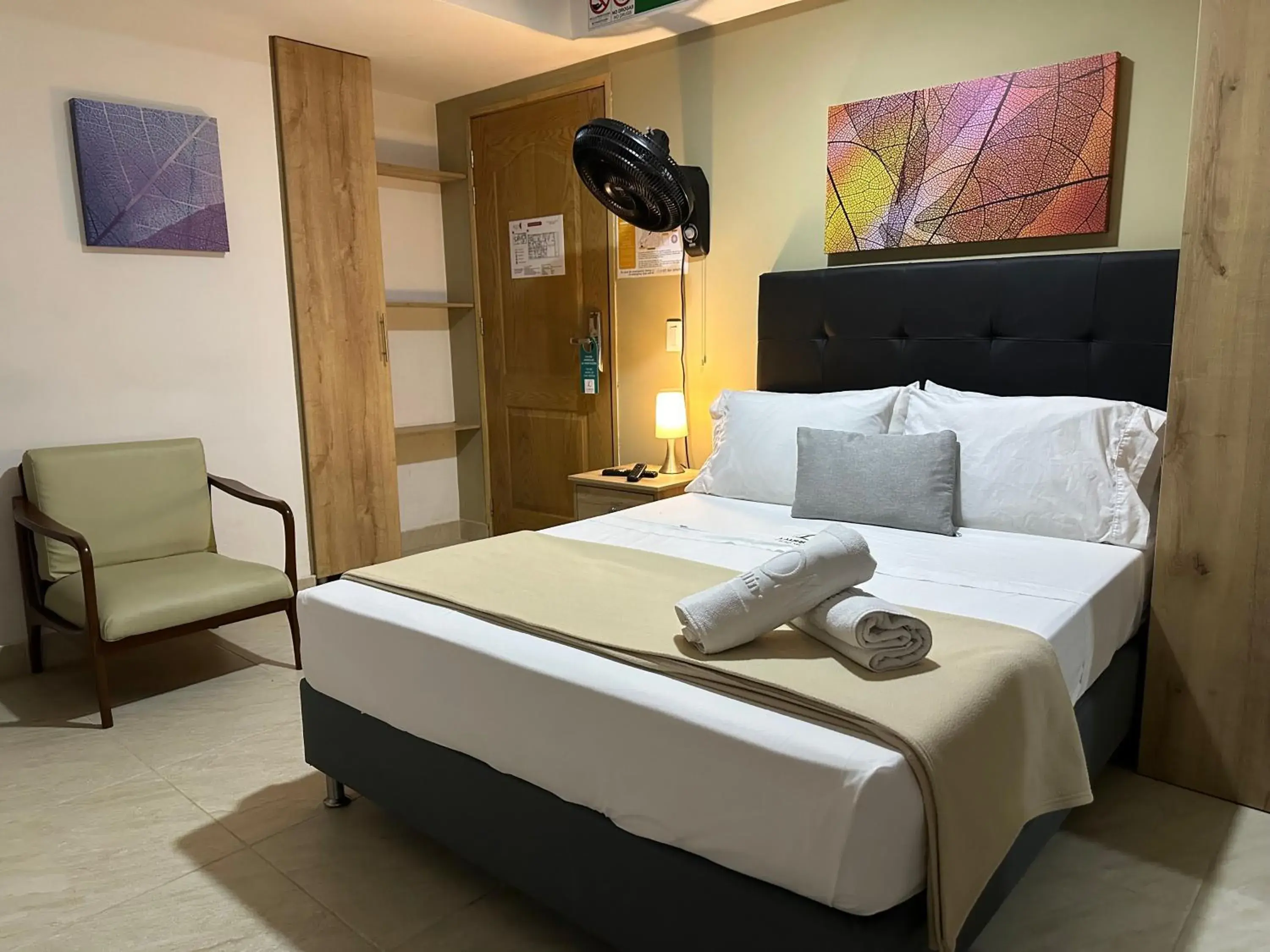 Double Room with Patio - single occupancy in Laureles Guest House LGH Hotel Double Room with Patio - single occupancy in Laureles Guest House LGH Hotel