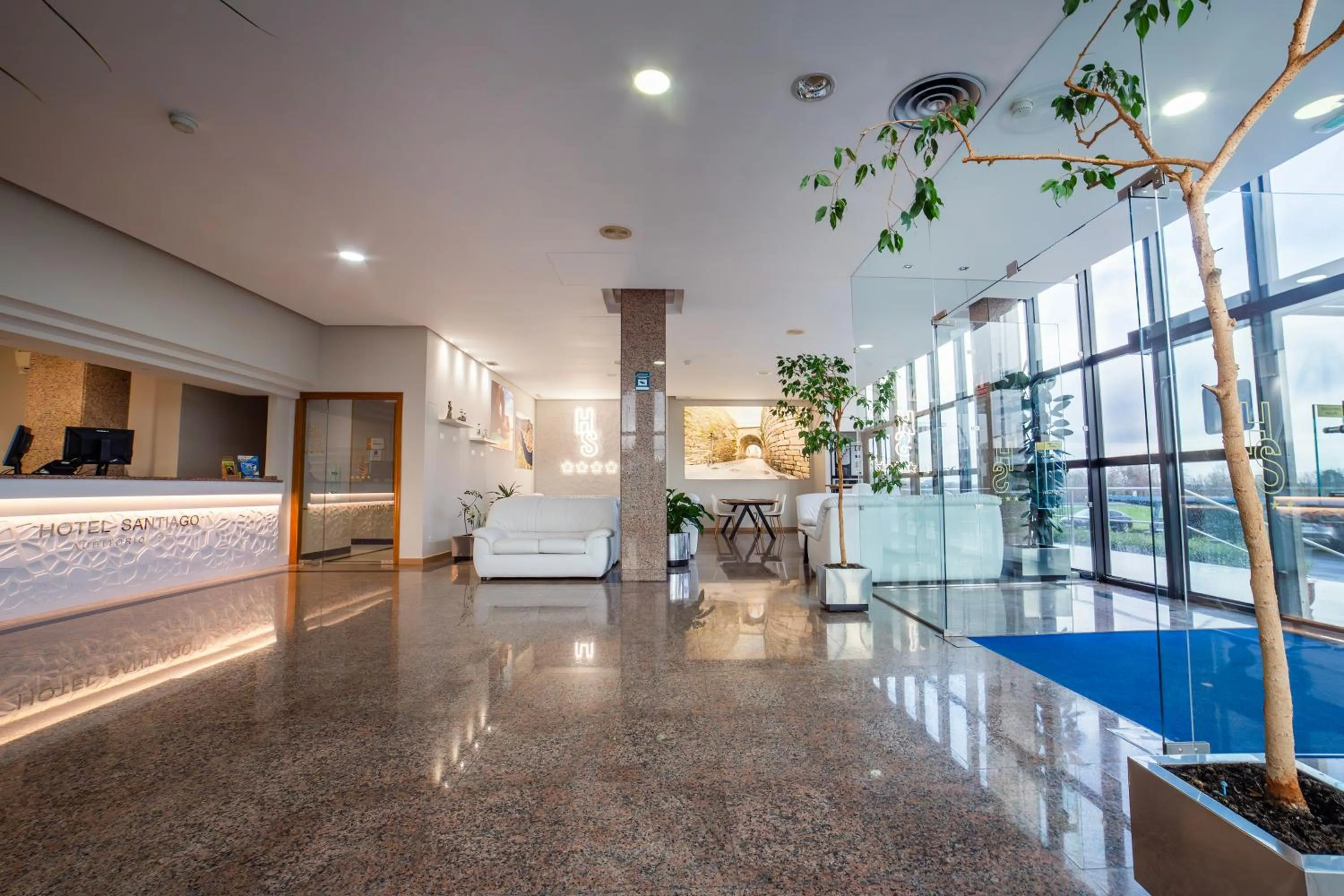 Lobby or reception in Hotel Auditorio Santiago & Spa