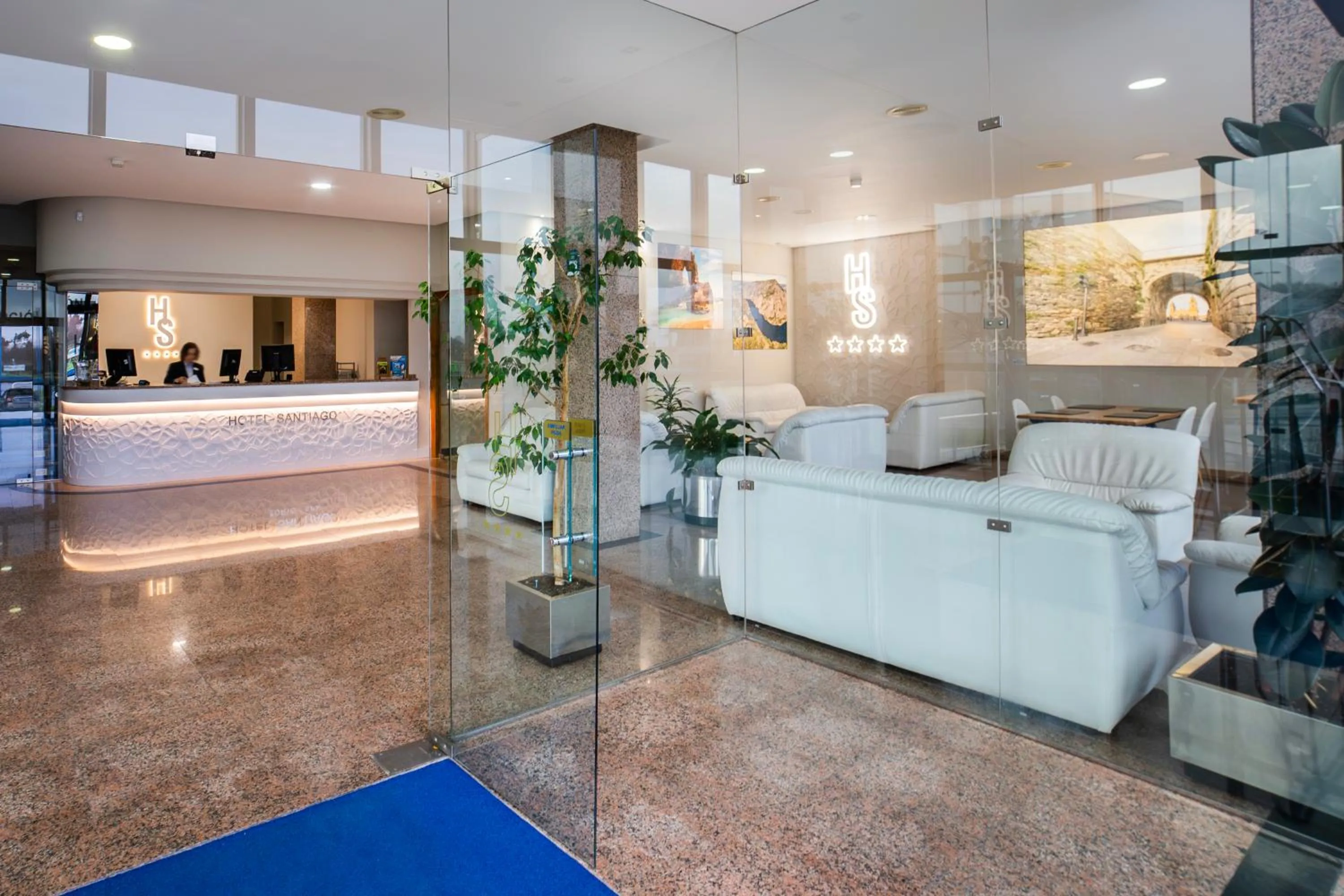 Lobby or reception in Hotel Auditorio Santiago & Spa