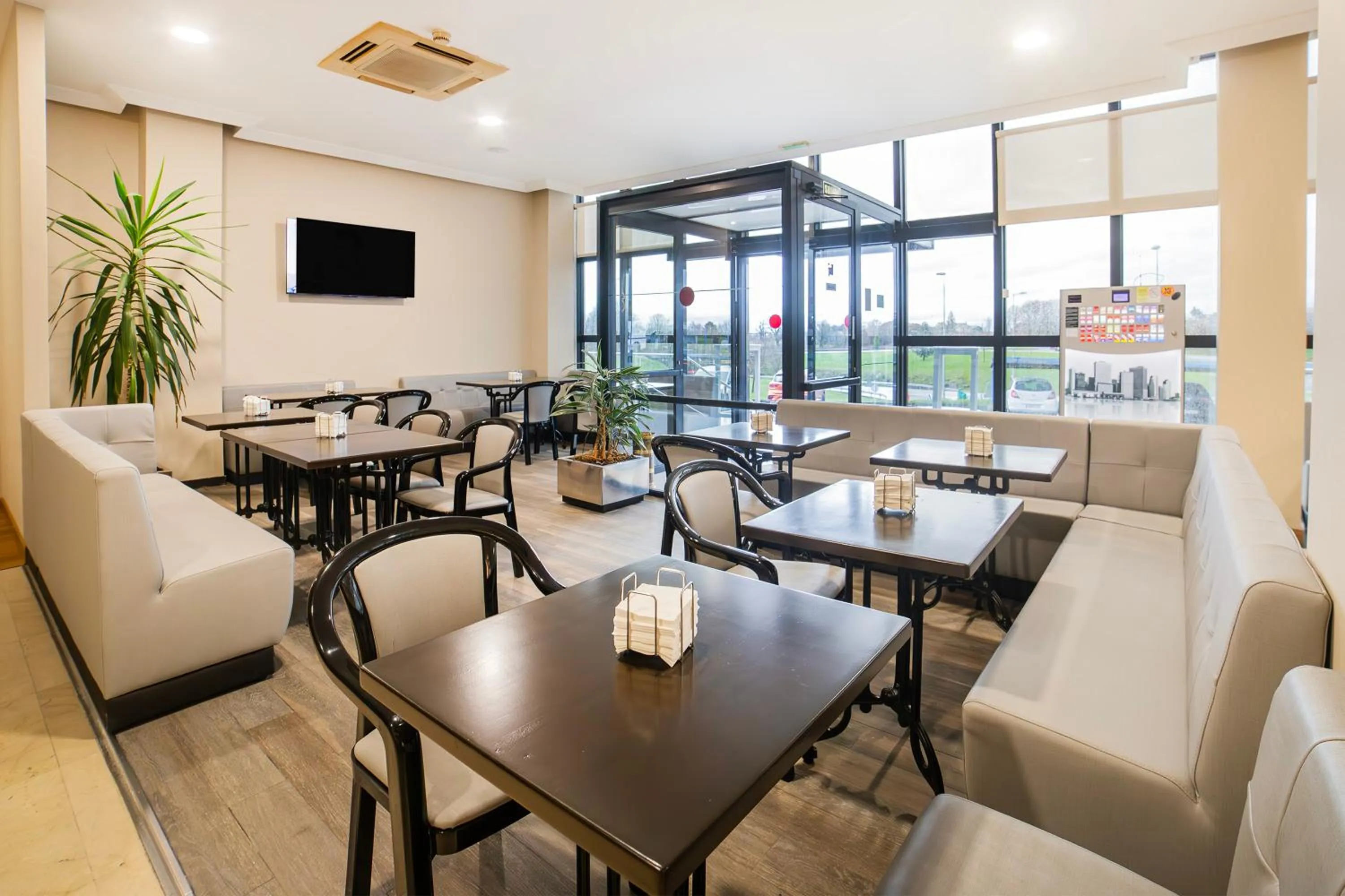 Lounge or bar in Hotel Auditorio Santiago & Spa