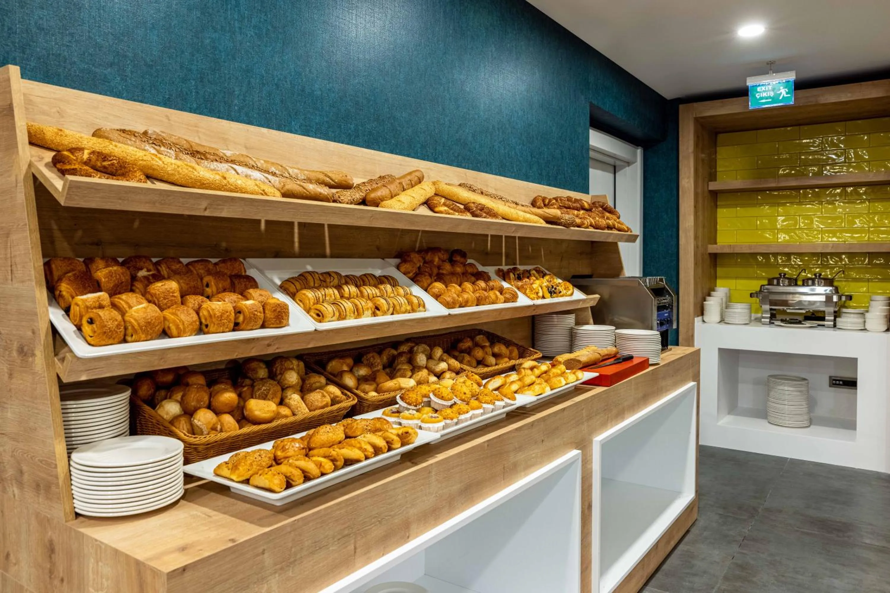 Buffet breakfast in Days Inn & Suites by Wyndham Istanbul Esenyurt